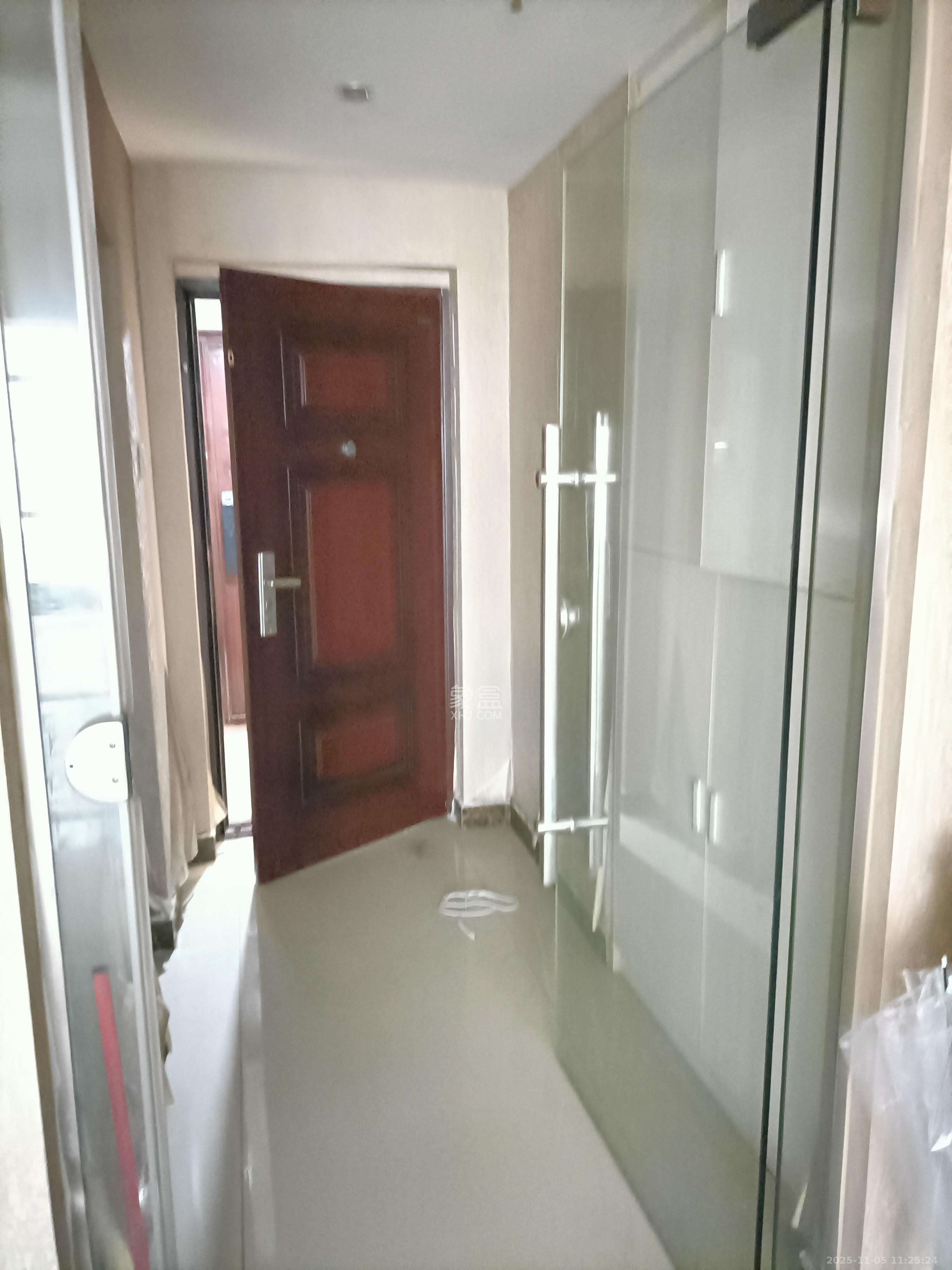 奥克斯广场  1室1厅1卫    1600.0元/月室内图