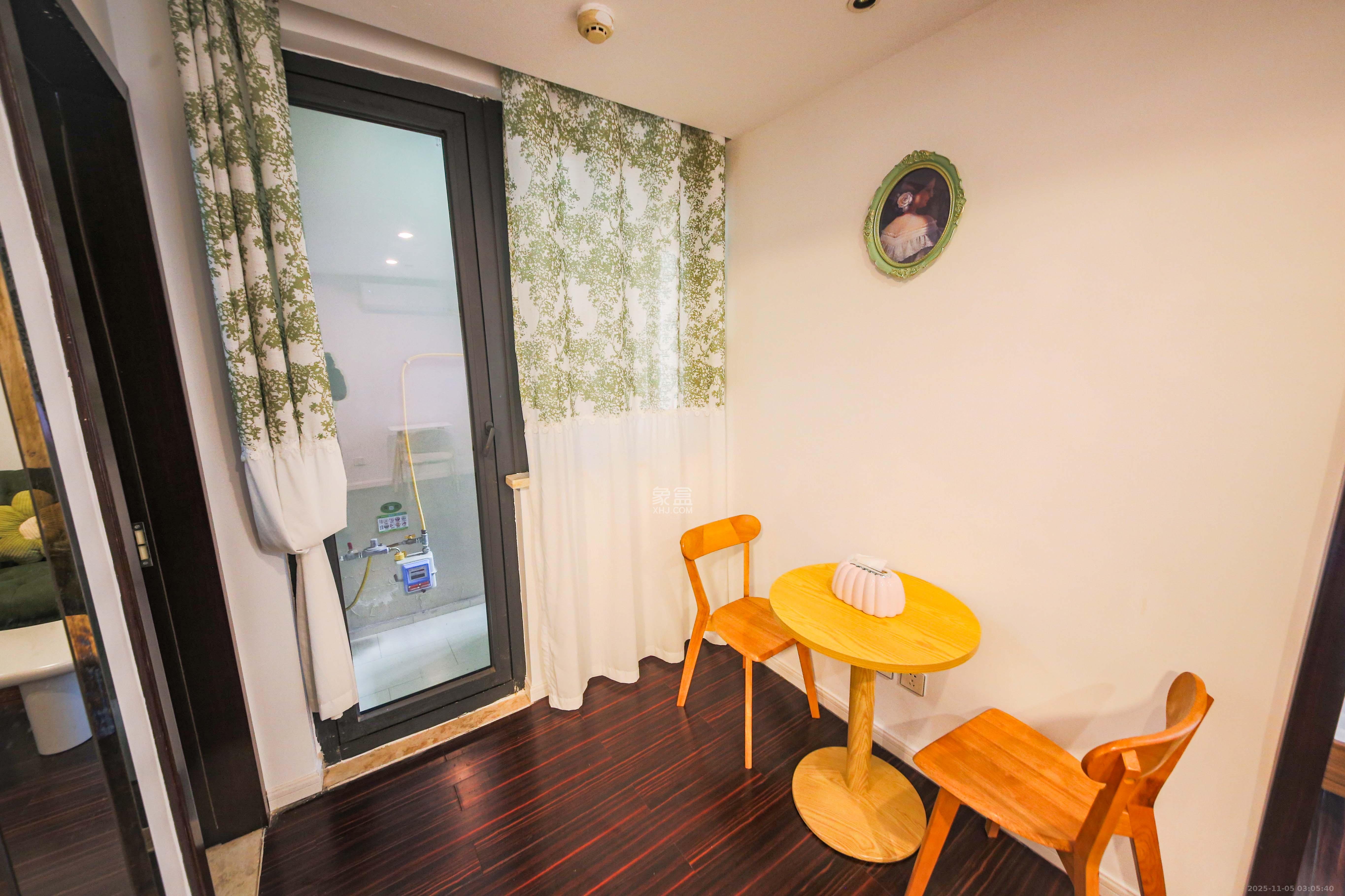 德思勤城市广场（宝格丽公寓）  1室1厅1卫    47.0万客厅