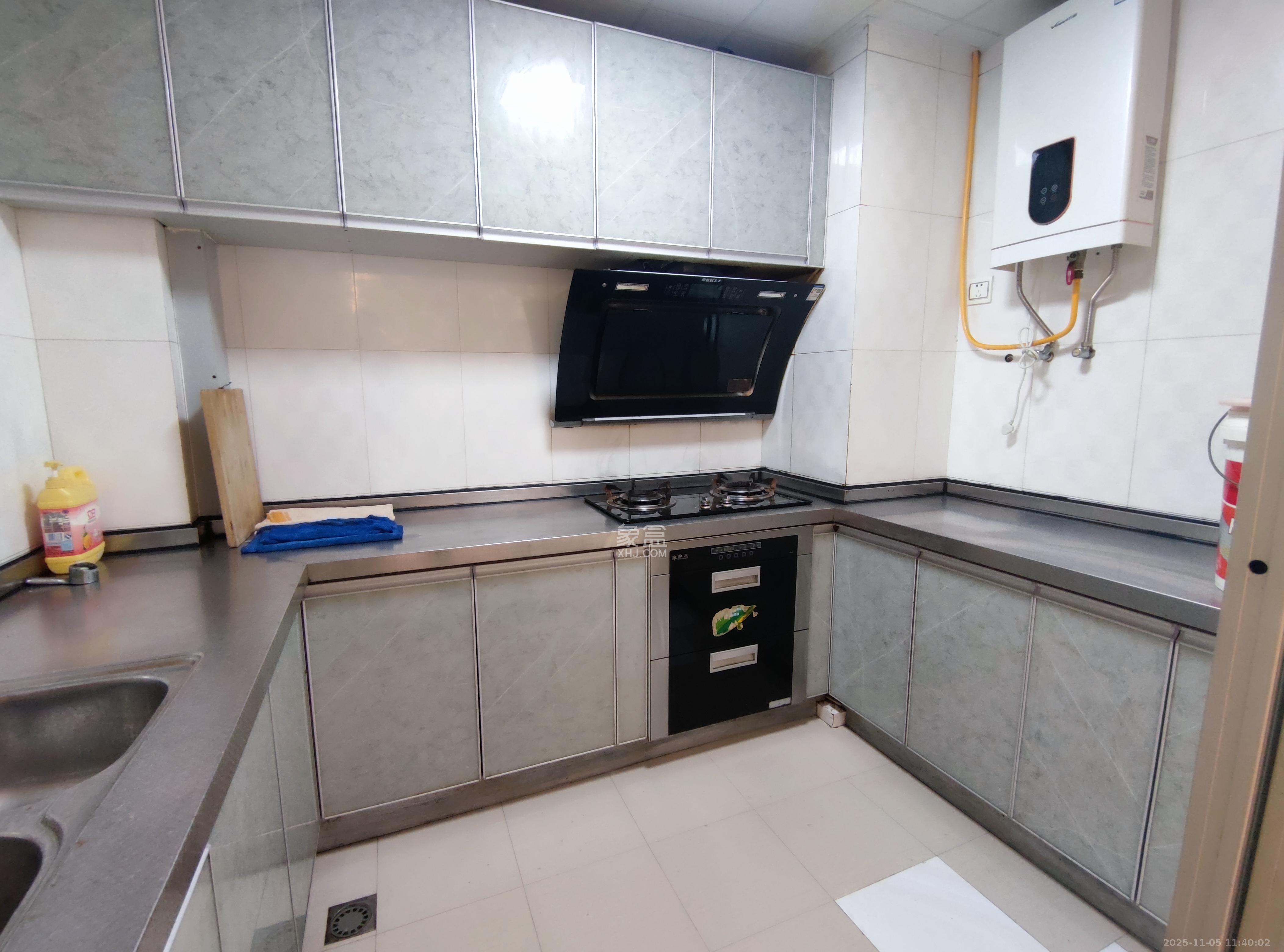 楚天馨苑 3室2厅2卫 1800.0元/月 楚天馨苑 3室2厅2卫 1800.0元/月室内图