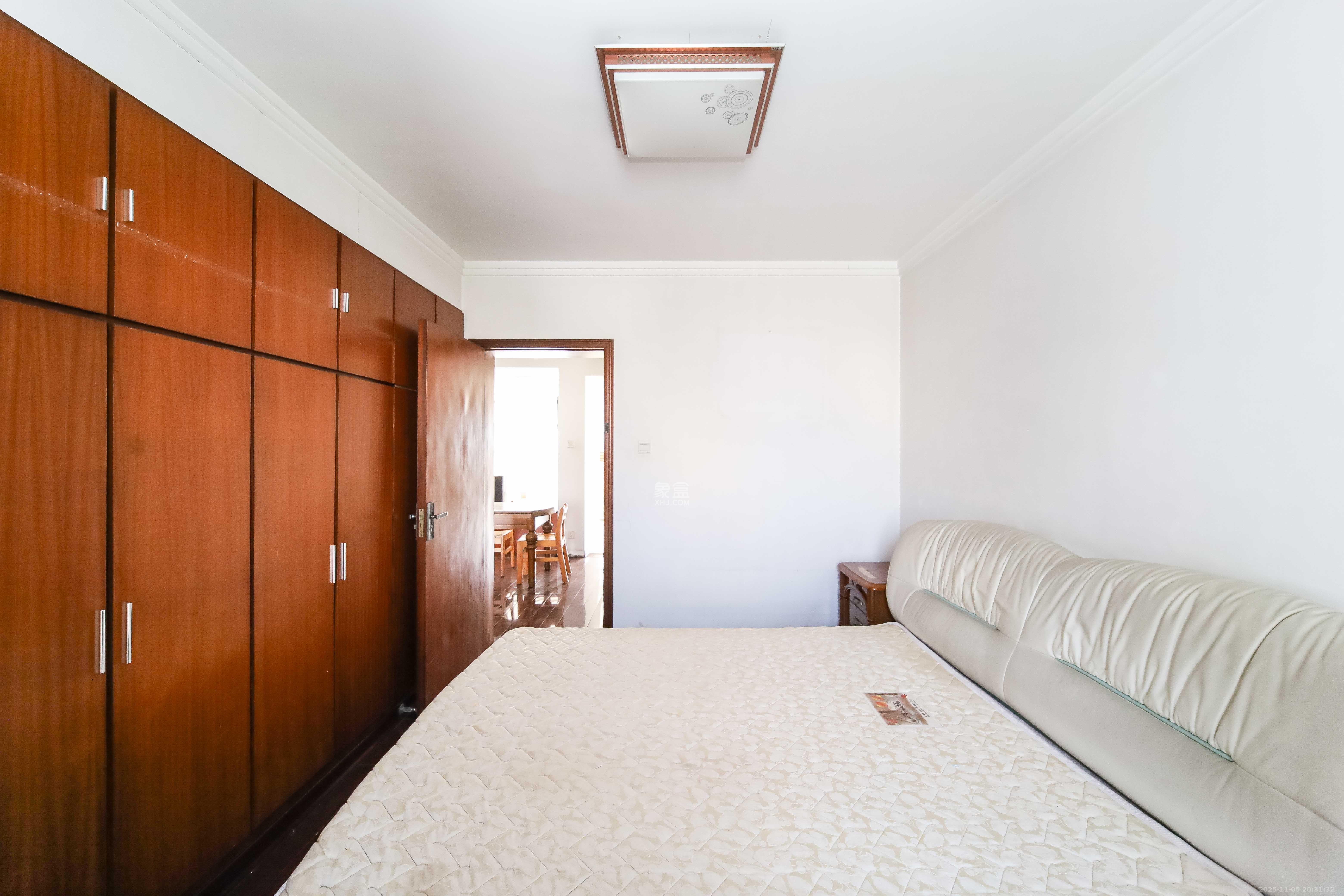 恒业雅苑  4室2厅2卫    152.0万卧室