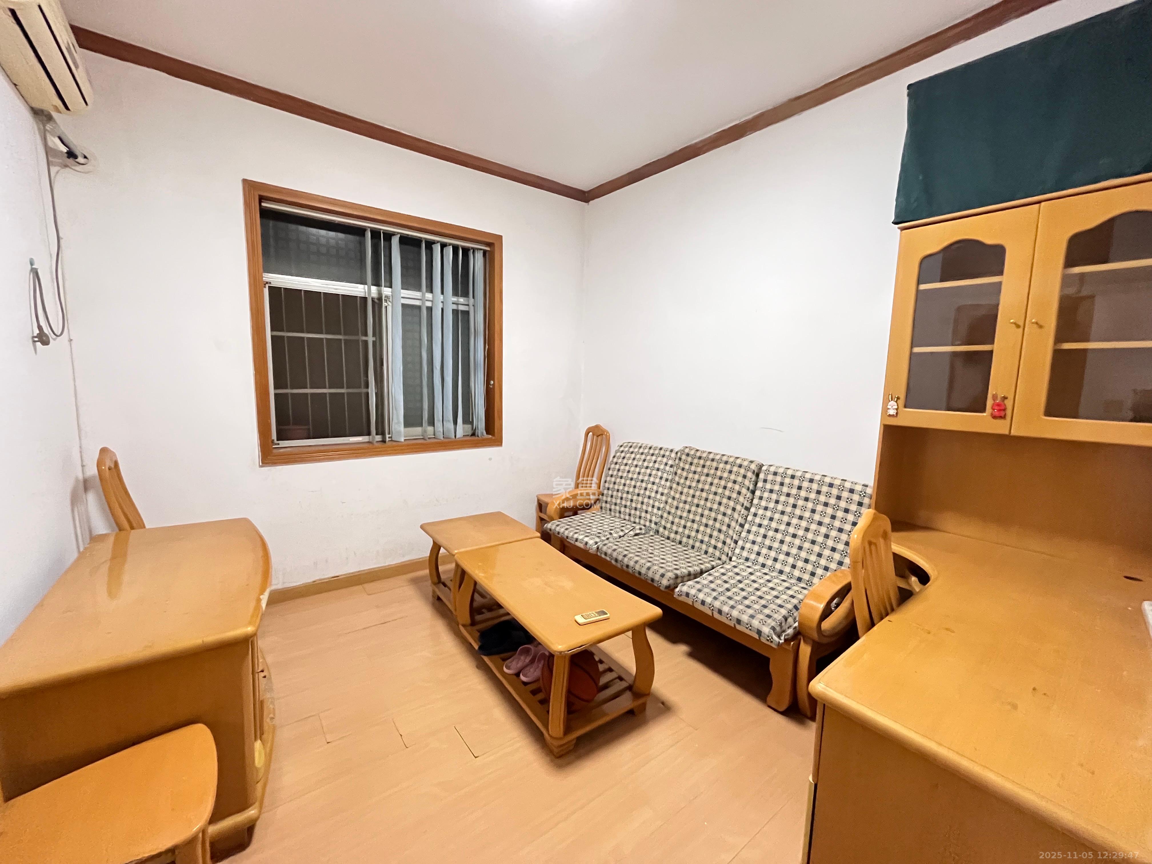 长沙理工大学东院西院  1室1厅1卫    1400.0元/月