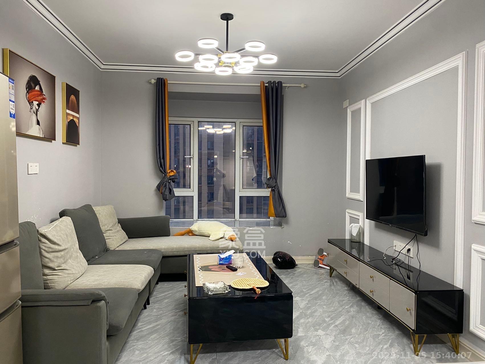 荣盛花语城 3室2厅1卫 2100.0元/月 荣盛花语城 3室2厅1卫 2100.0元/月室内图