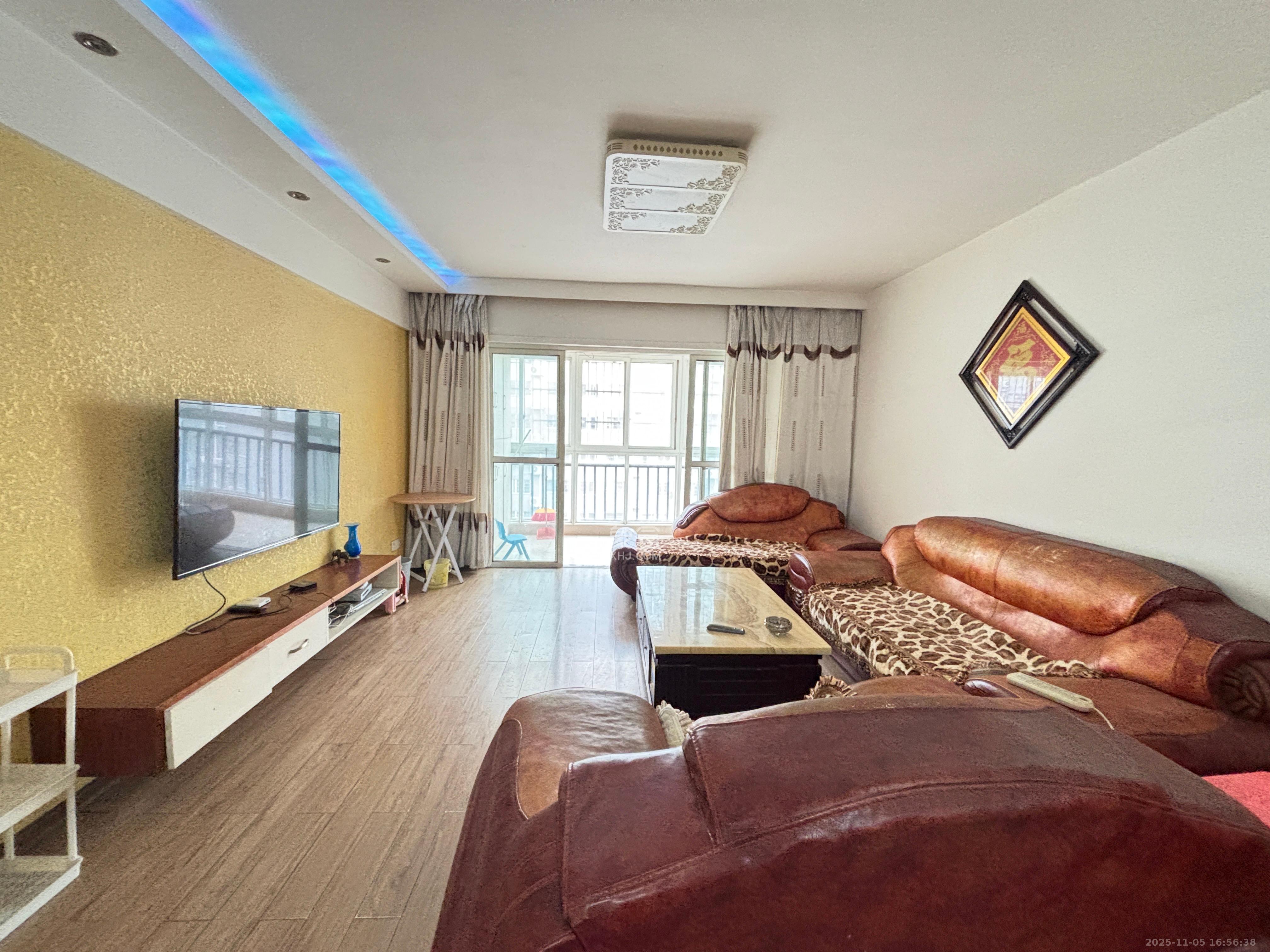 佳美星城  3室2厅1卫    1600.0元/月室内图