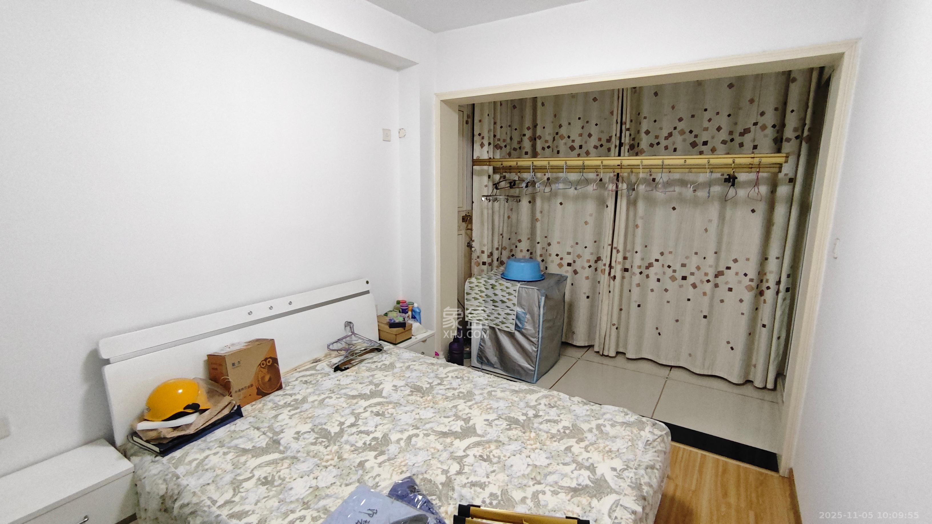 湘电友谊一号 4室2厅2卫 55.0万 湘电友谊一号 4室2厅2卫 55.0万客厅