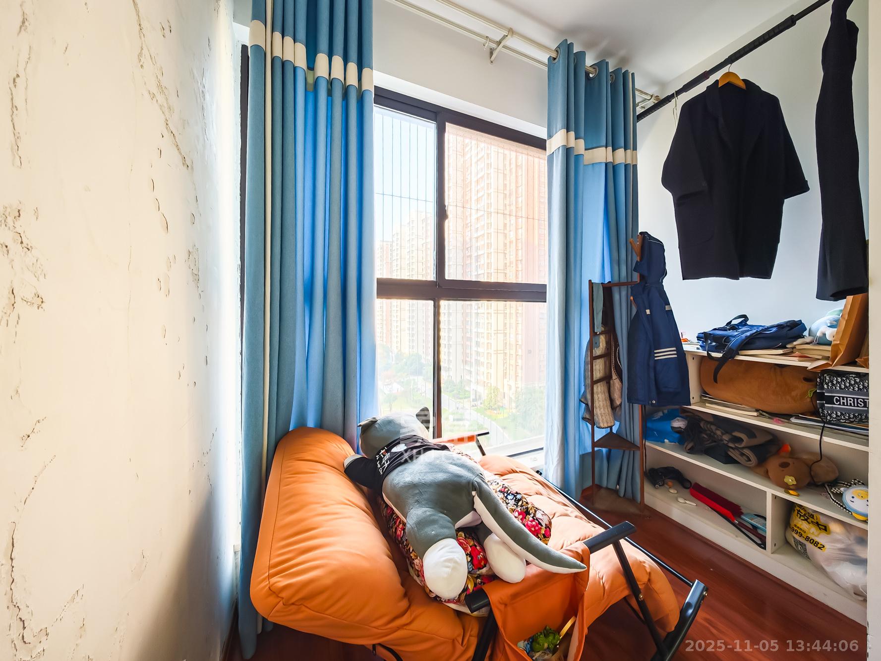 绿地海外滩一期  2室1厅1卫    49.8万阳台