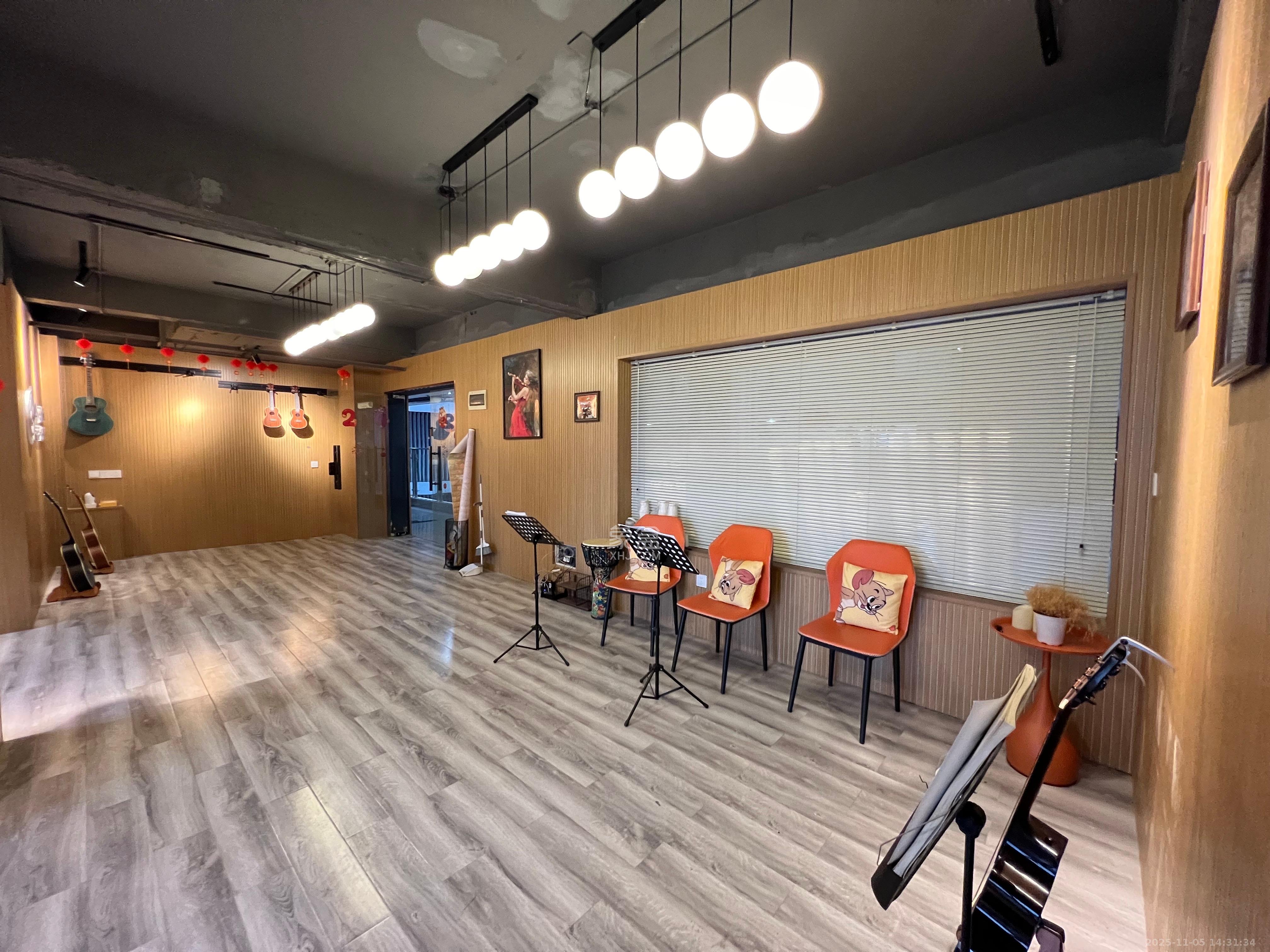 长房中庭国际(东郡华蓉广场) 2室2厅1卫 5500.0元/月 长房中庭国际(东郡华蓉广场) 2室2厅1卫 5500.0元/月室内图