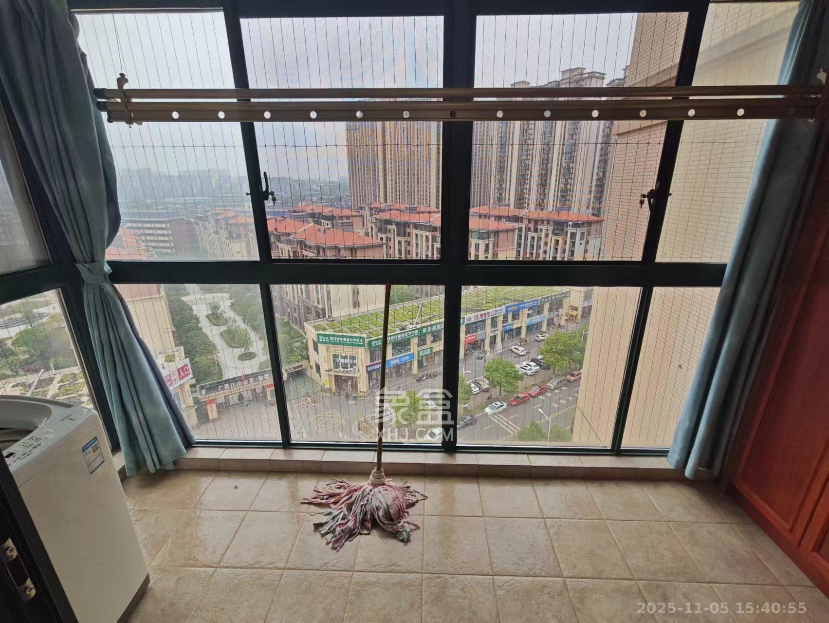 洋湖时代  4室2厅2卫    2800.0元/月室内图