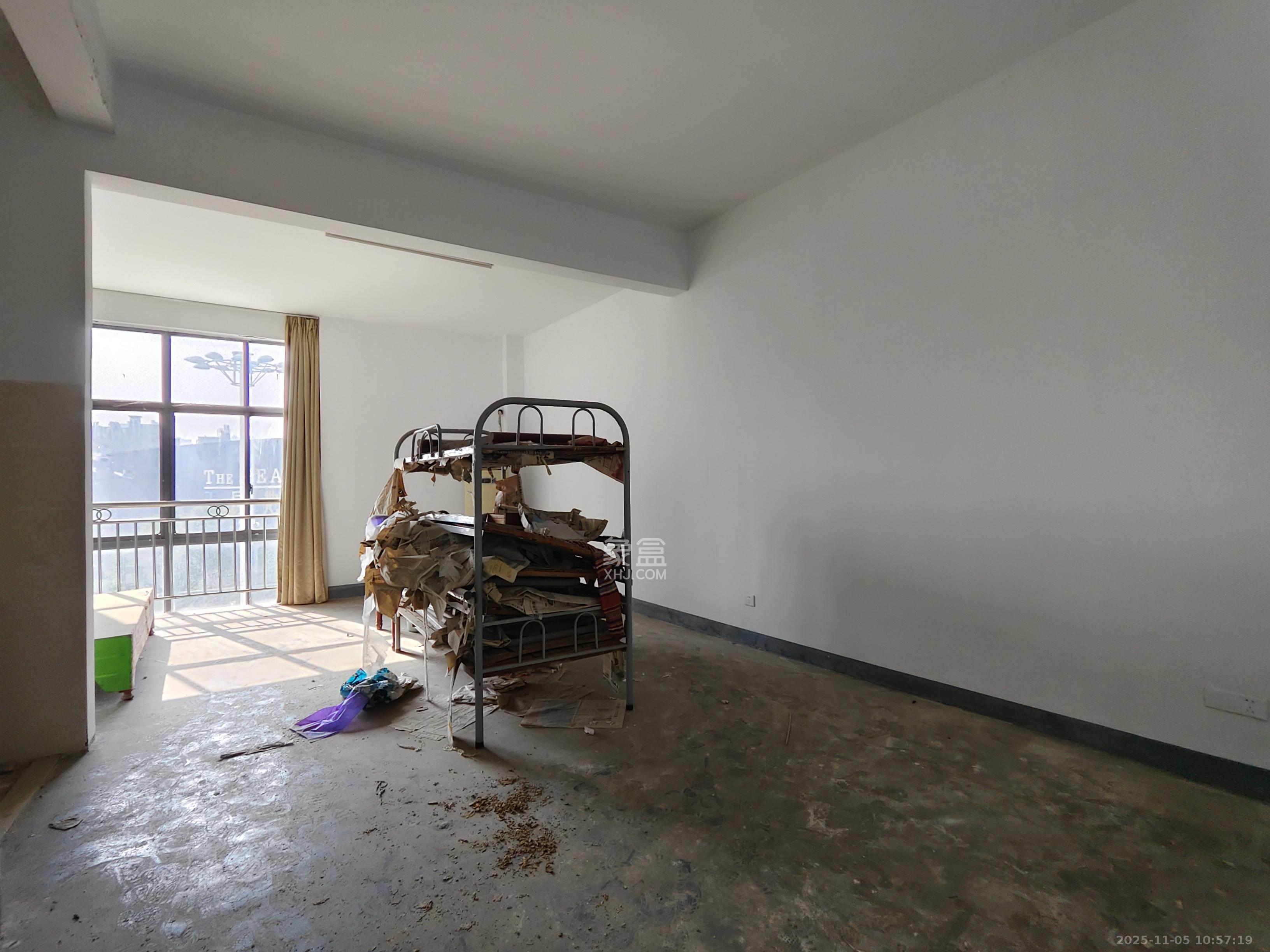 港湘铂玥(天园地芳国际珠宝城) 6室2厅4卫 3600.0元/月 港湘铂玥(天园地芳国际珠宝城) 6室2厅4卫 3600.0元/月室内图