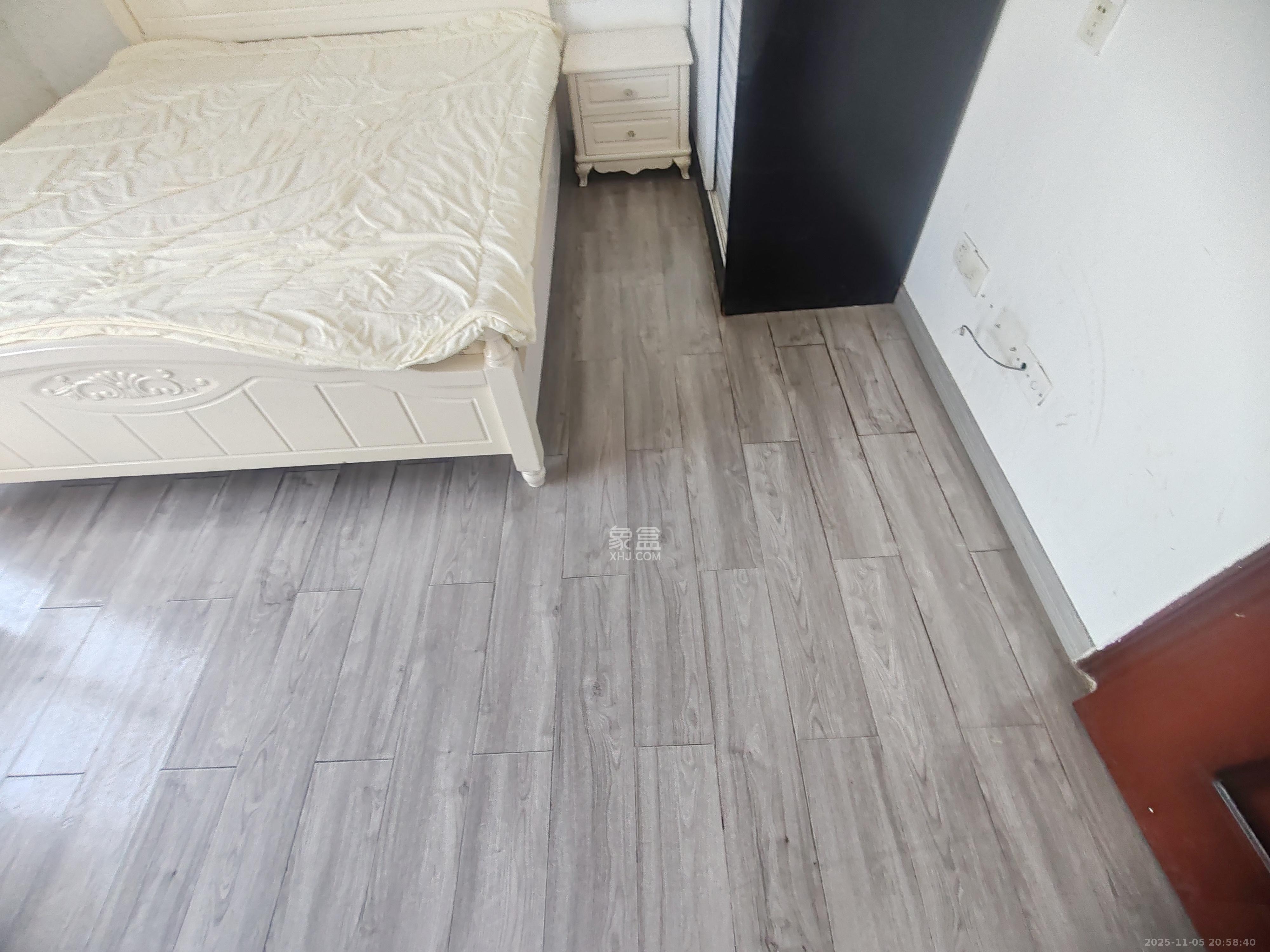 君临国际  1室1厅1卫    1700.0元/月室内图