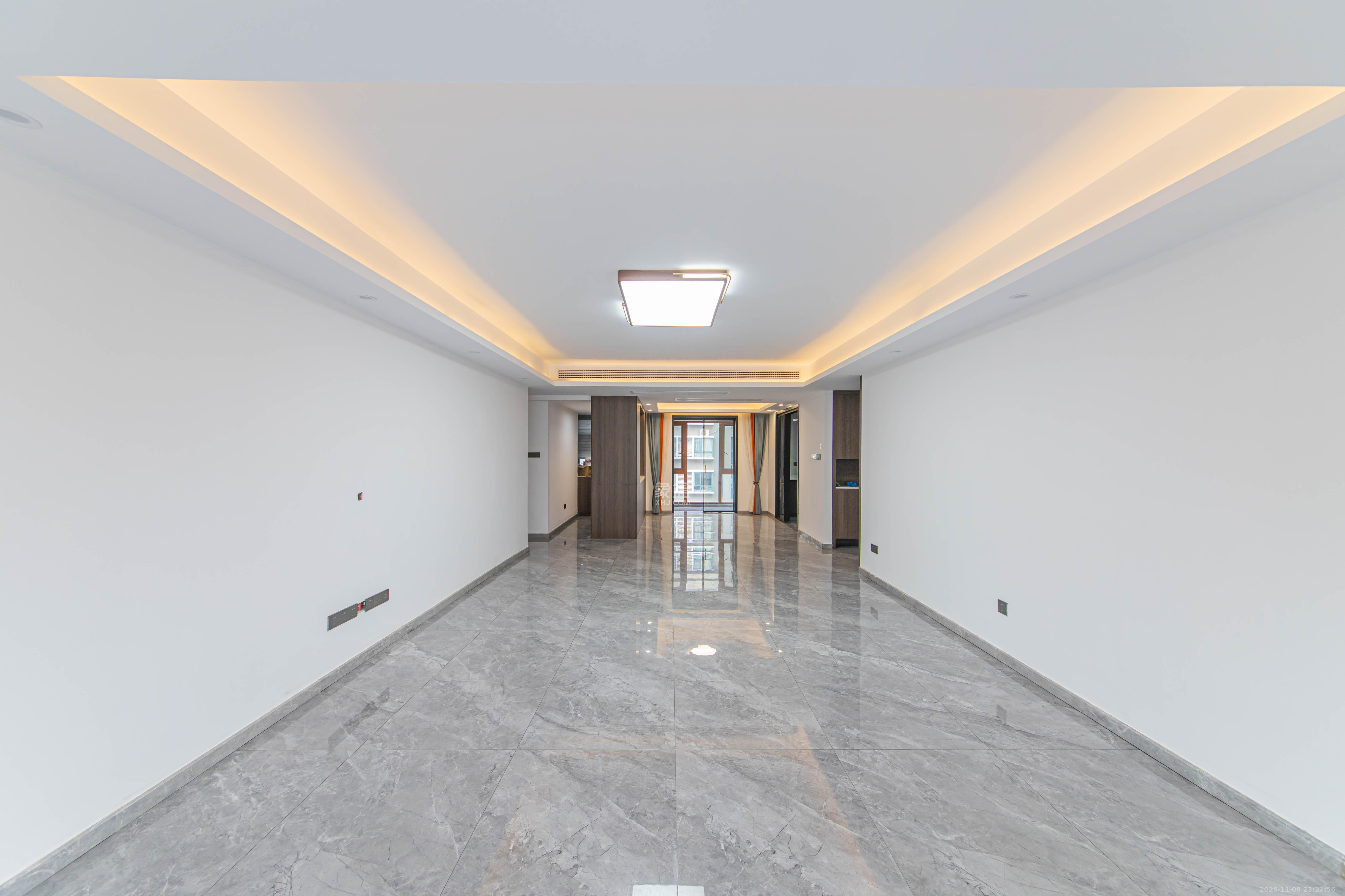 华天苑 3室2厅2卫 165.0万 华天苑 3室2厅2卫 165.0万客厅