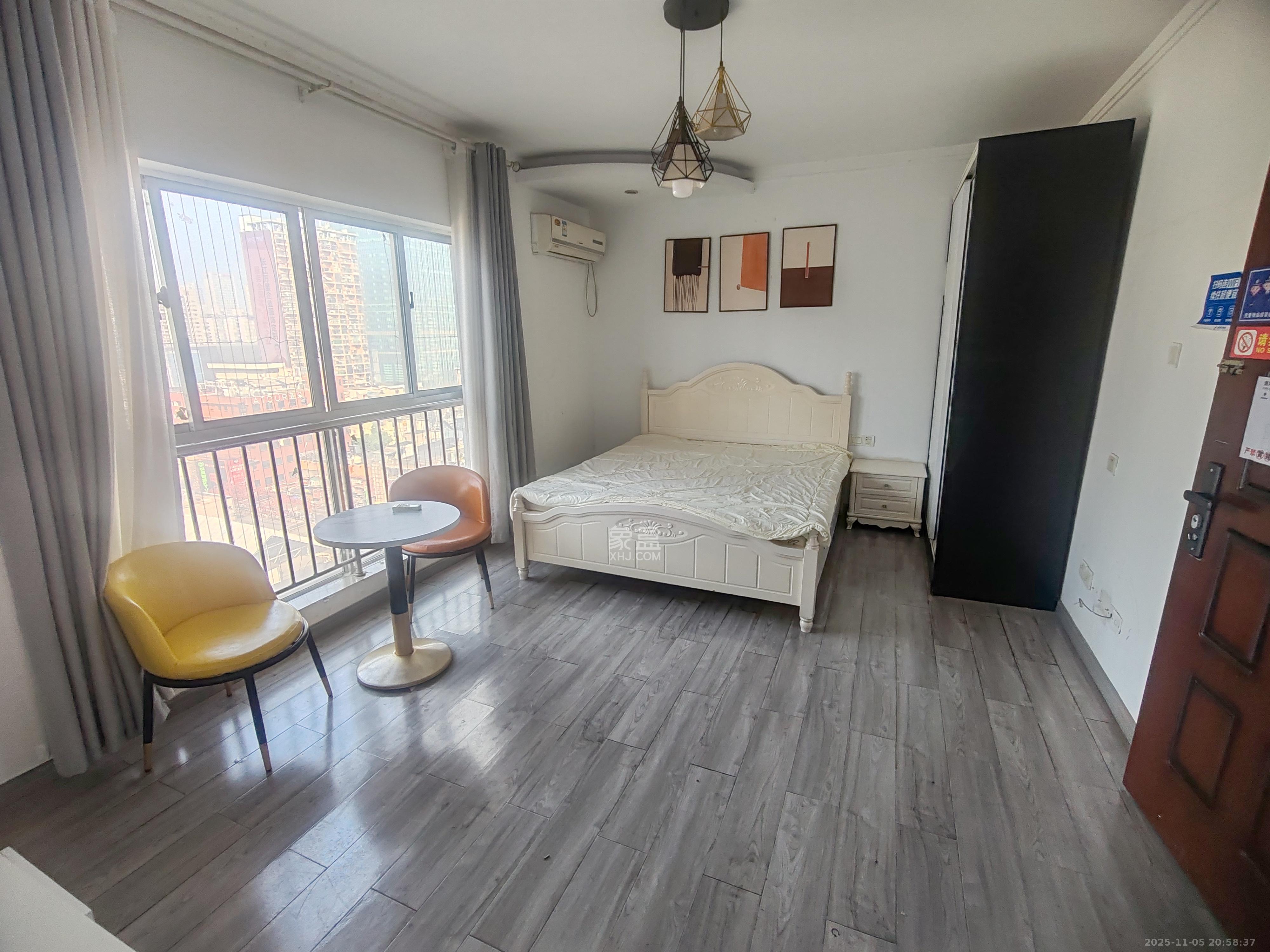 君临国际  1室1厅1卫    1700.0元/月室内图