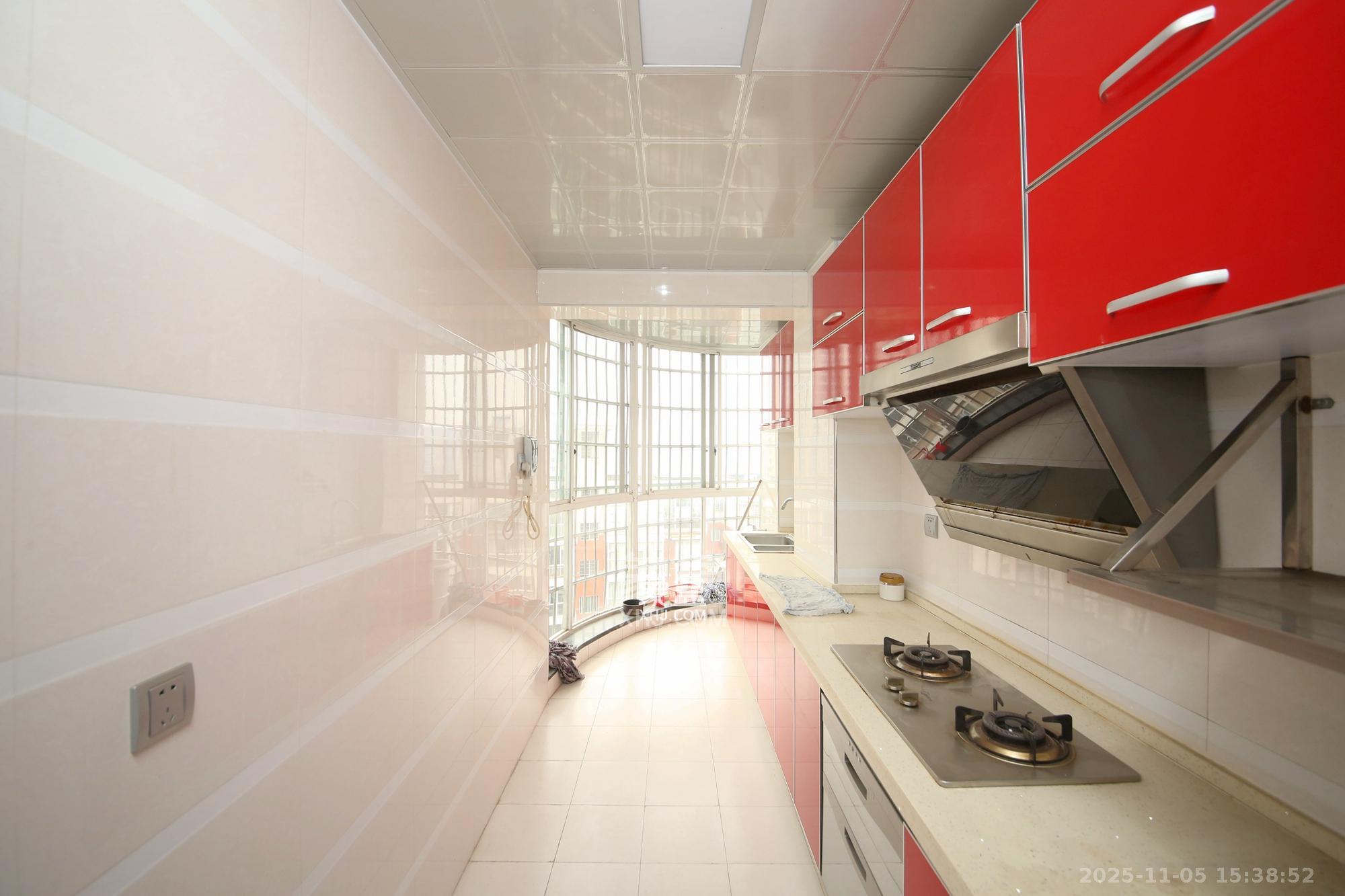 君临青园花都 3室2厅2卫 2700.0元/月 君临青园花都 3室2厅2卫 2700.0元/月室内图