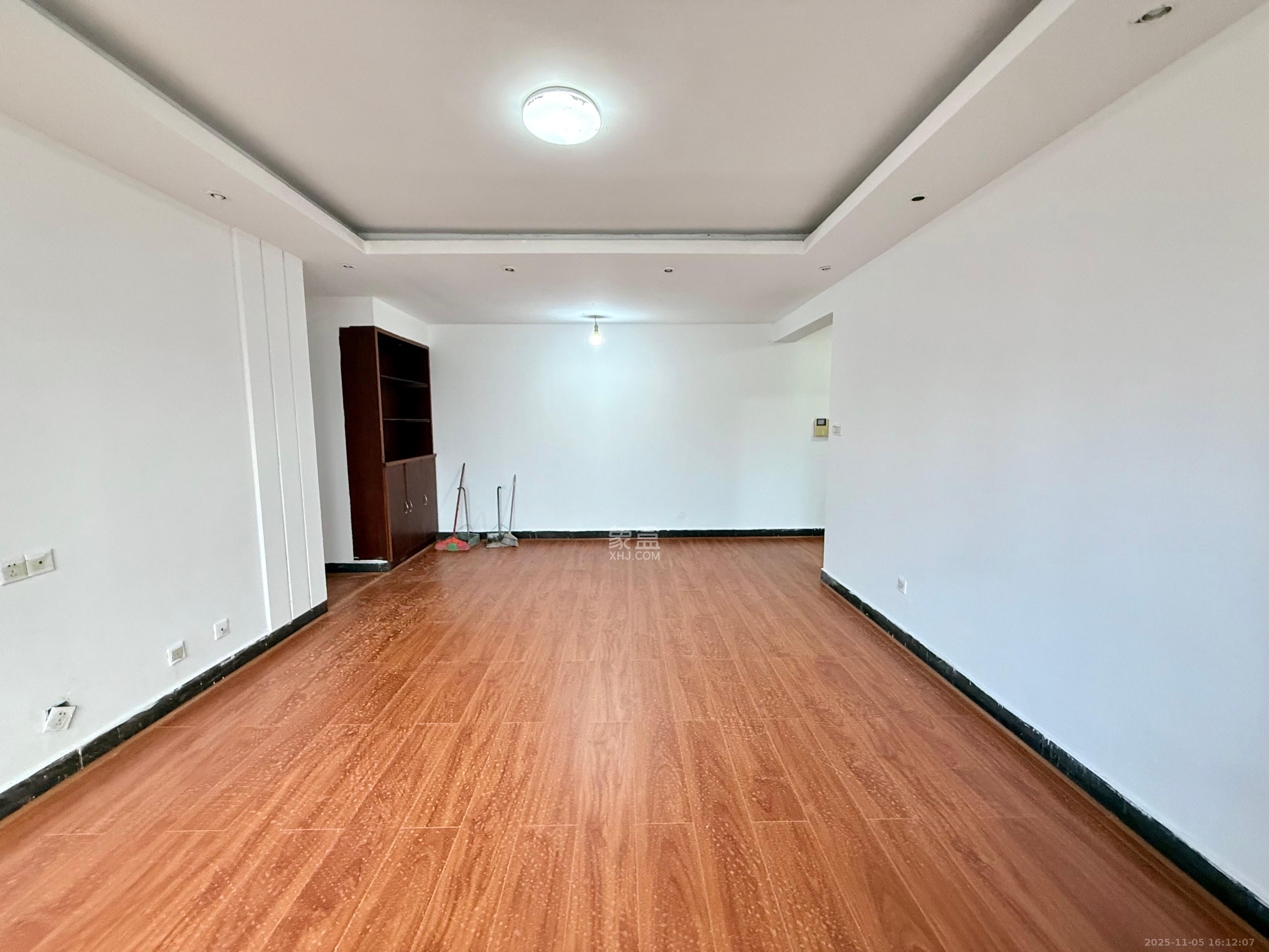 星蓝湾 3室2厅2卫 2600.0元/月 星蓝湾 3室2厅2卫 2600.0元/月室内图