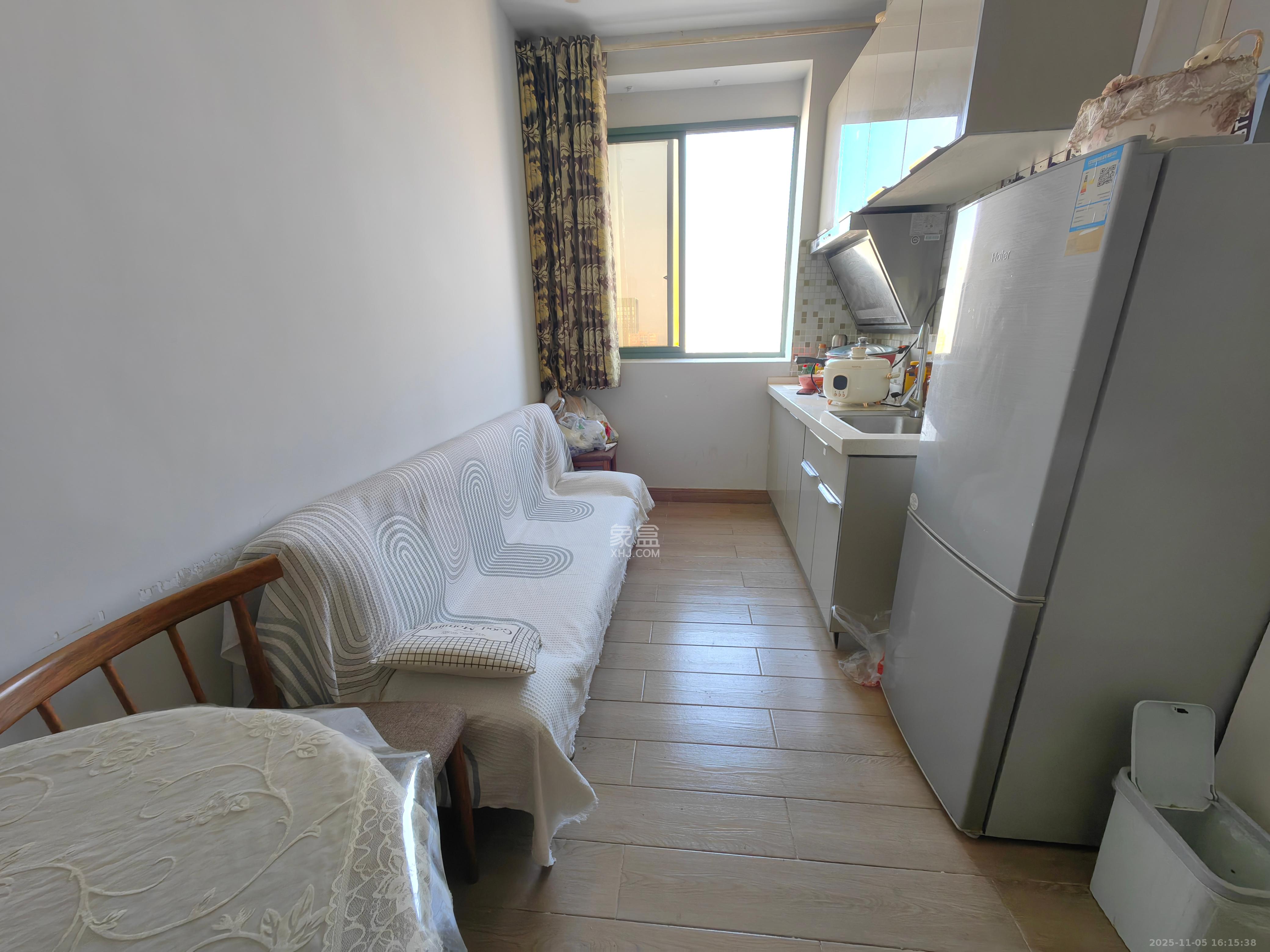 三角花园星城  1室1厅1卫    1800.0元/月