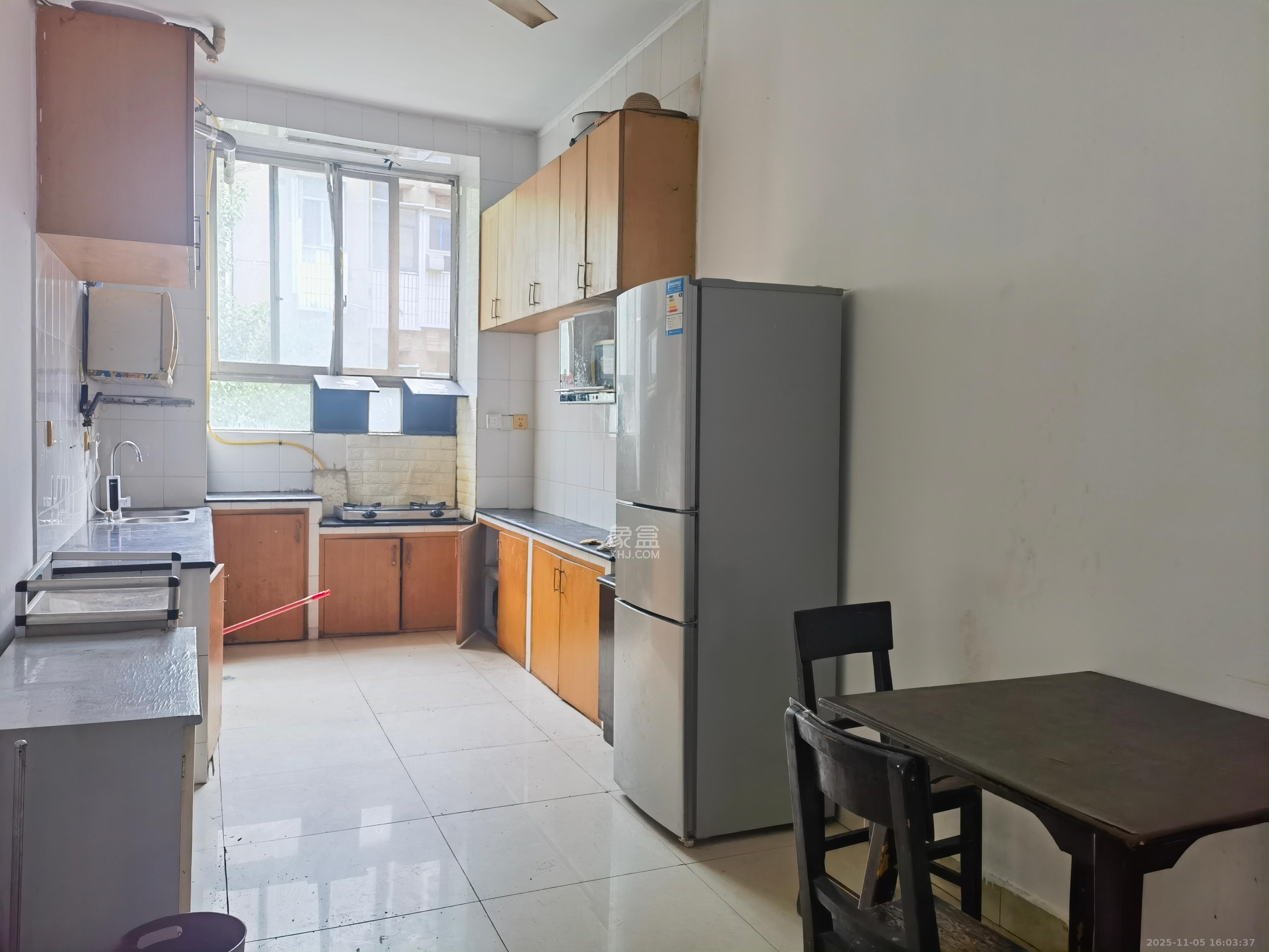 省水院宿舍  3室1厅1卫    2300.0元/月室内图