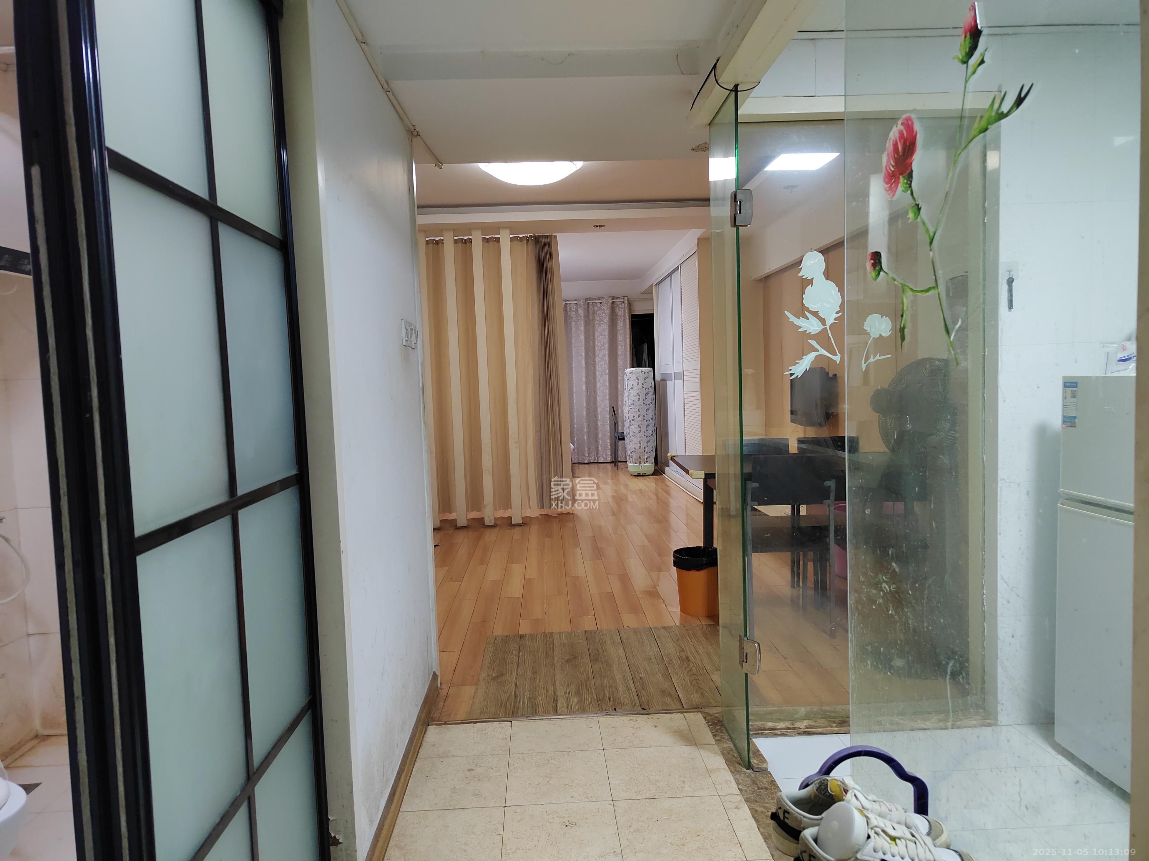 阳光100二期 1室1厅1卫 1600.0元/月 阳光100二期 1室1厅1卫 1600.0元/月室内图