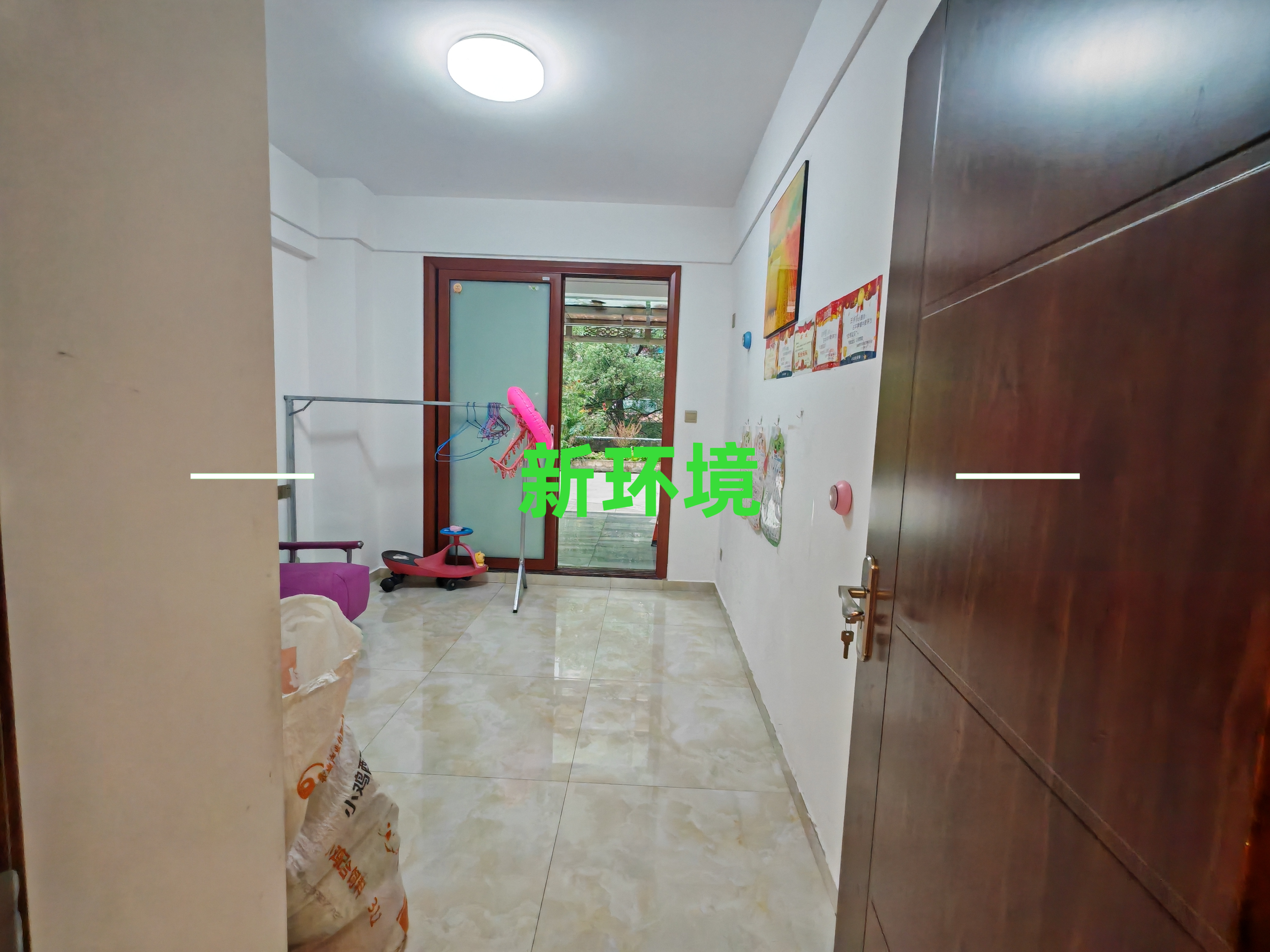 阳光水岸 4室2厅2卫 70.0万 阳光水岸 4室2厅2卫 70.0万客厅