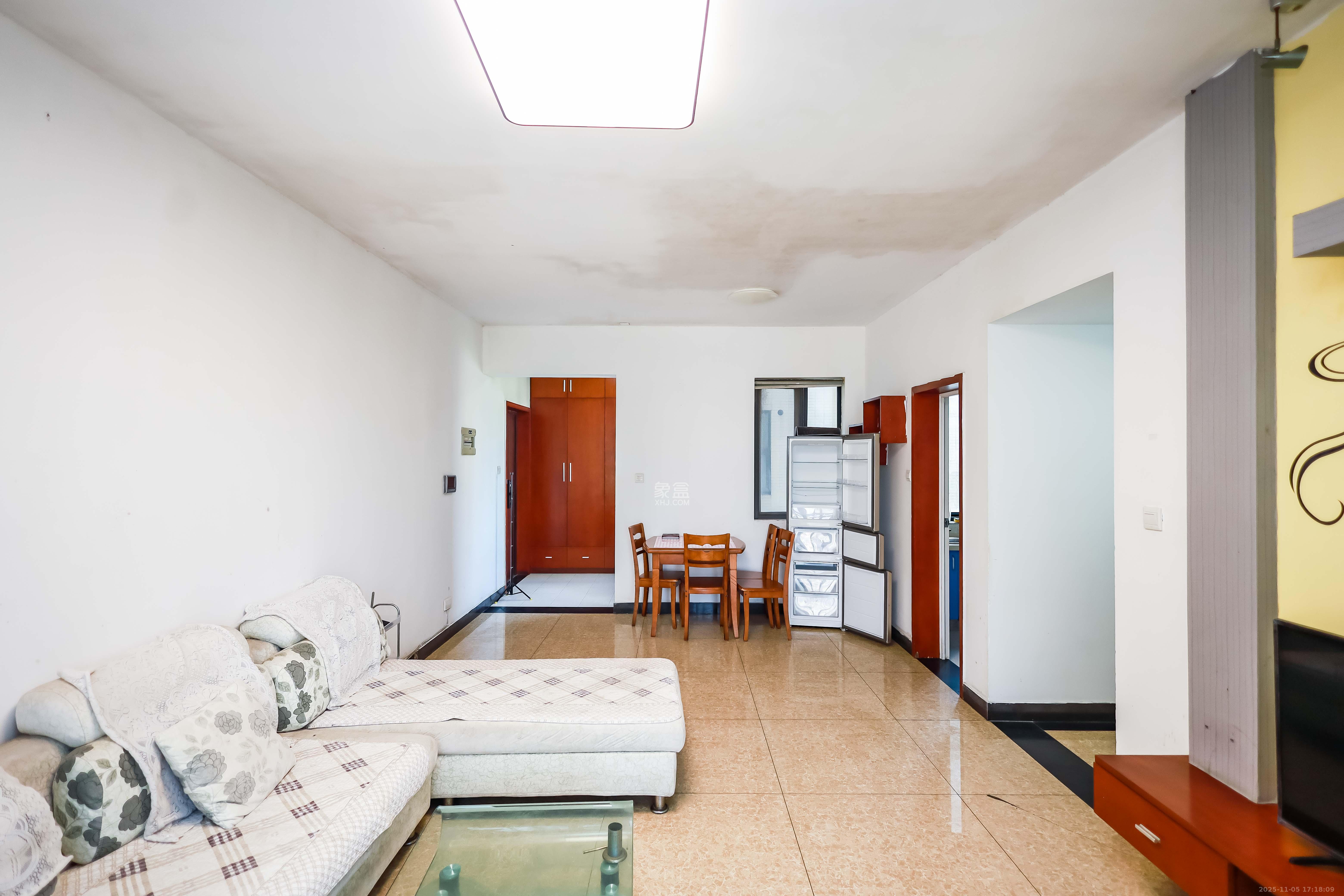 莱茵城  1室2厅1卫    88.0万客厅