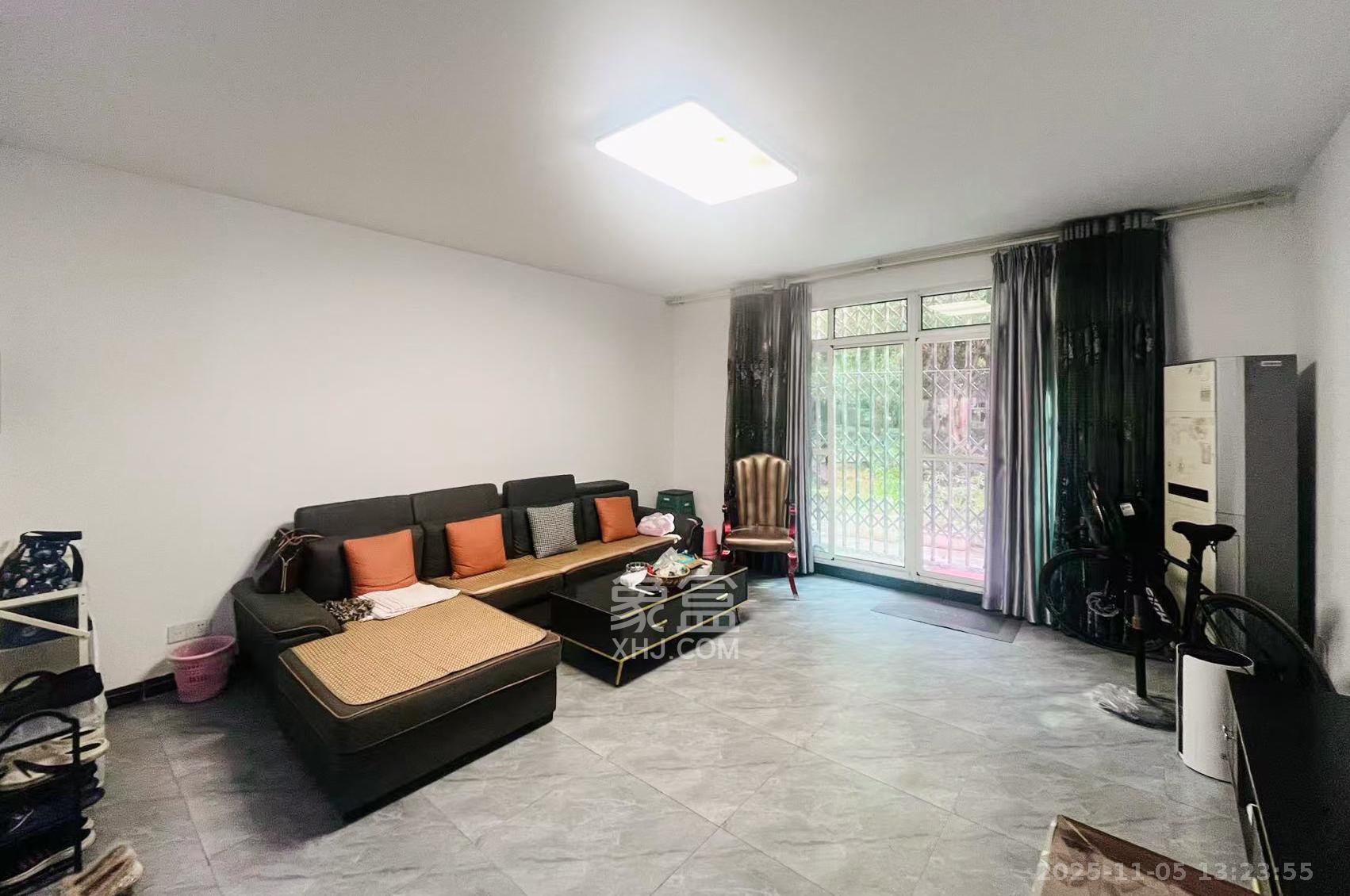 格林星城  4室2厅2卫    148.0万客厅