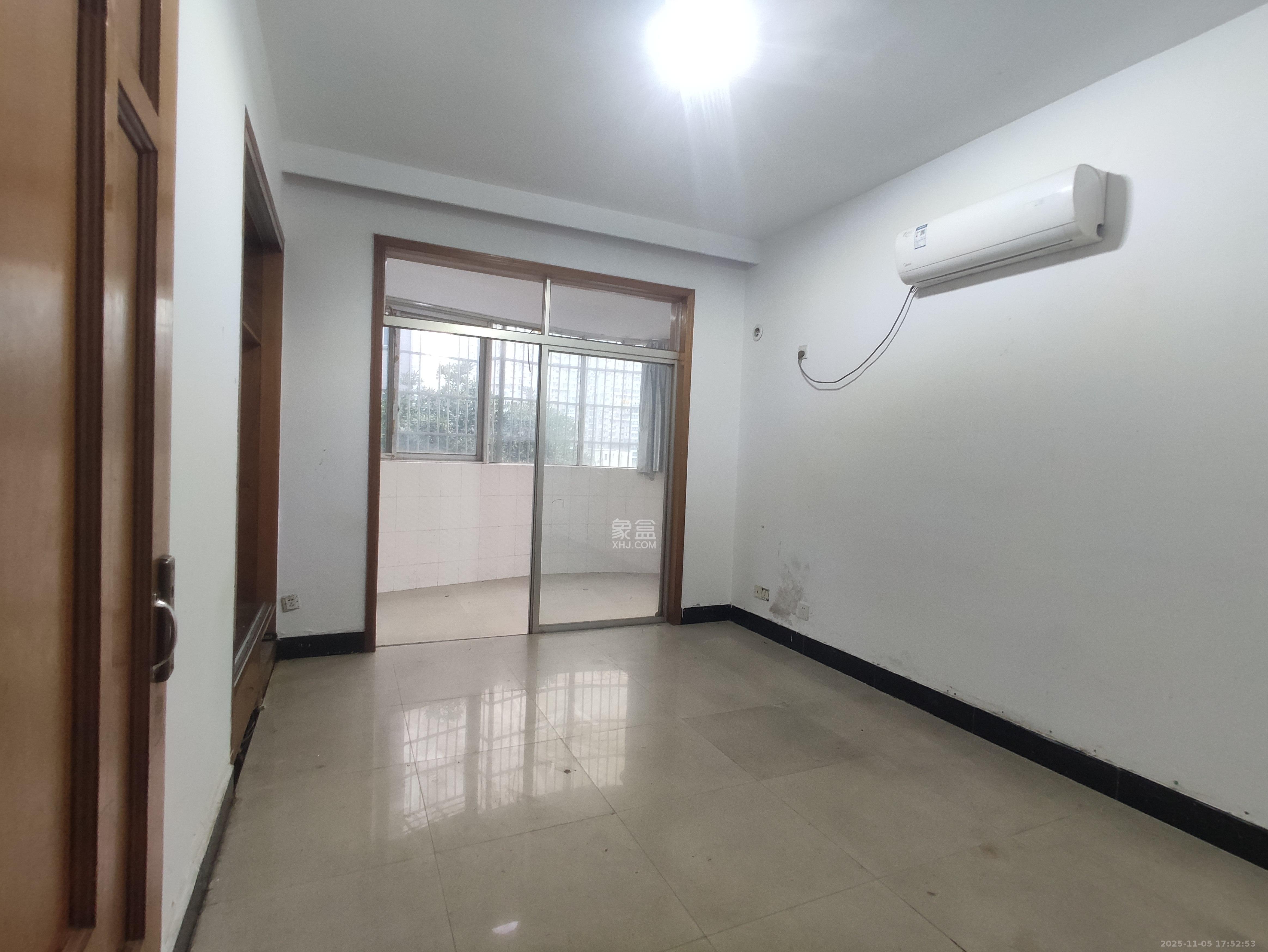 华瑞电子商厦（湖南科佳摄影城）  1室1厅1卫    3200.0元/月室内图