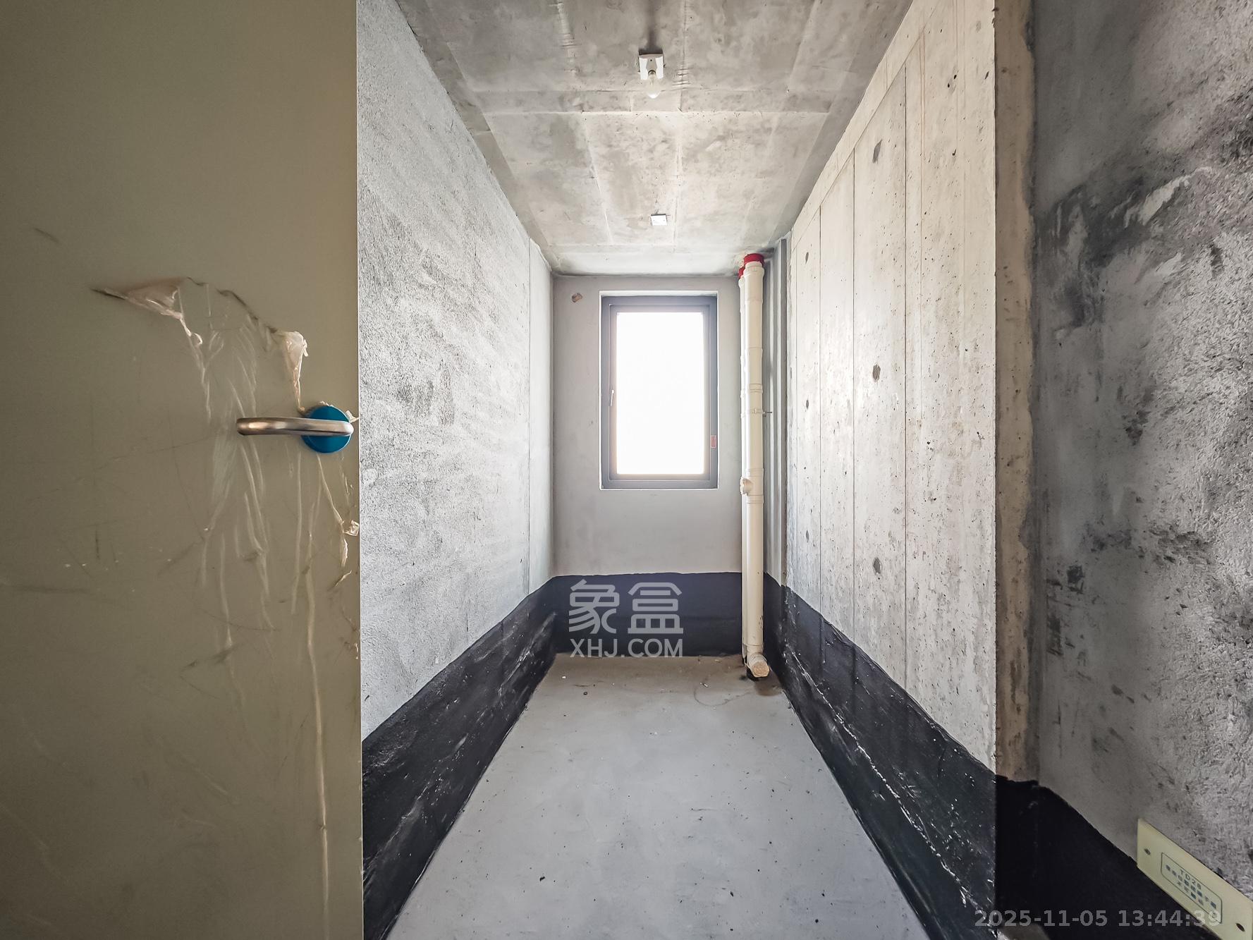 秀峰一品 5室2厅3卫 240.0万 秀峰一品 5室2厅3卫 240.0万卫生间