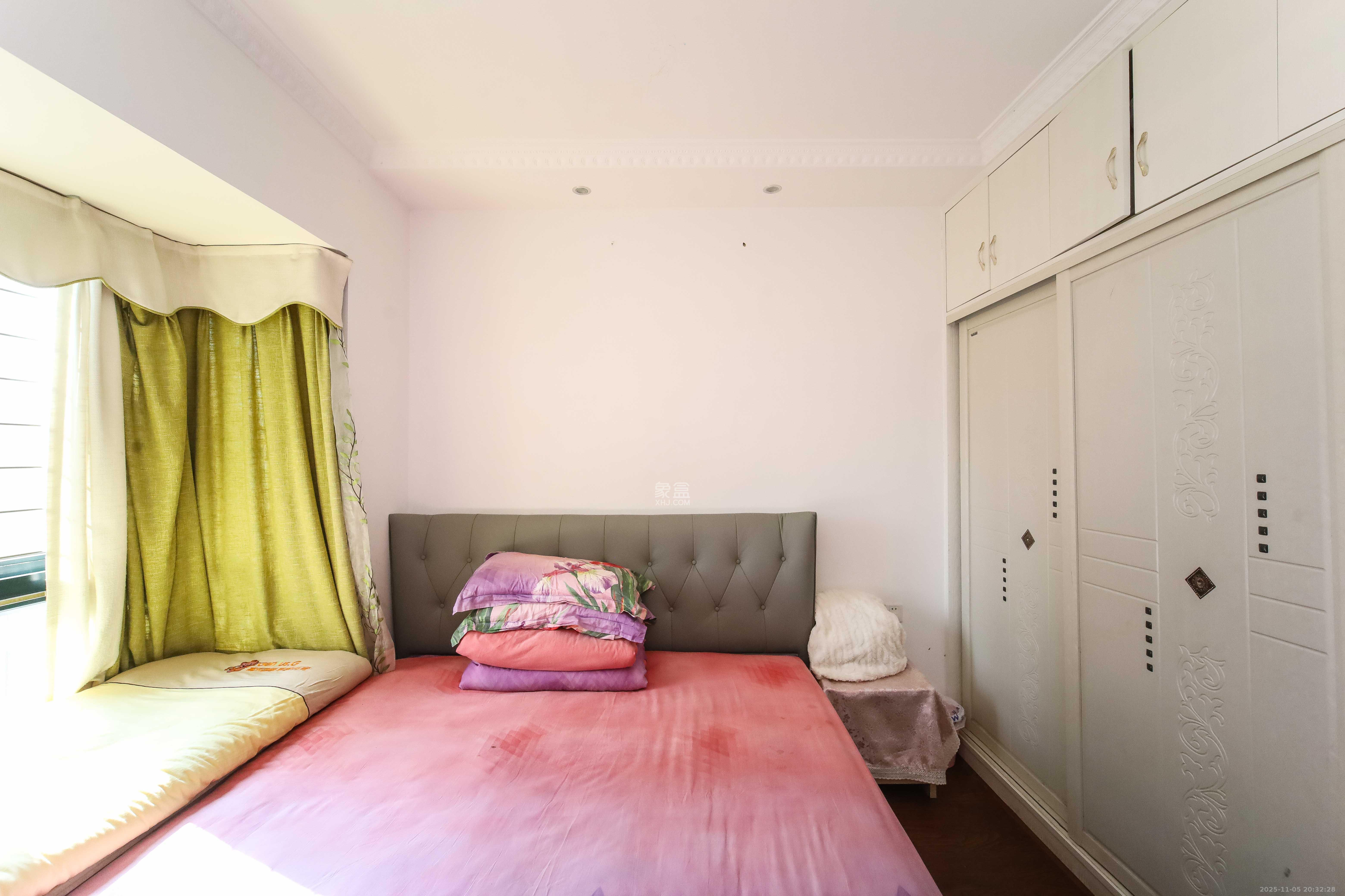 东玺门  2室2厅1卫    76.8万卧室