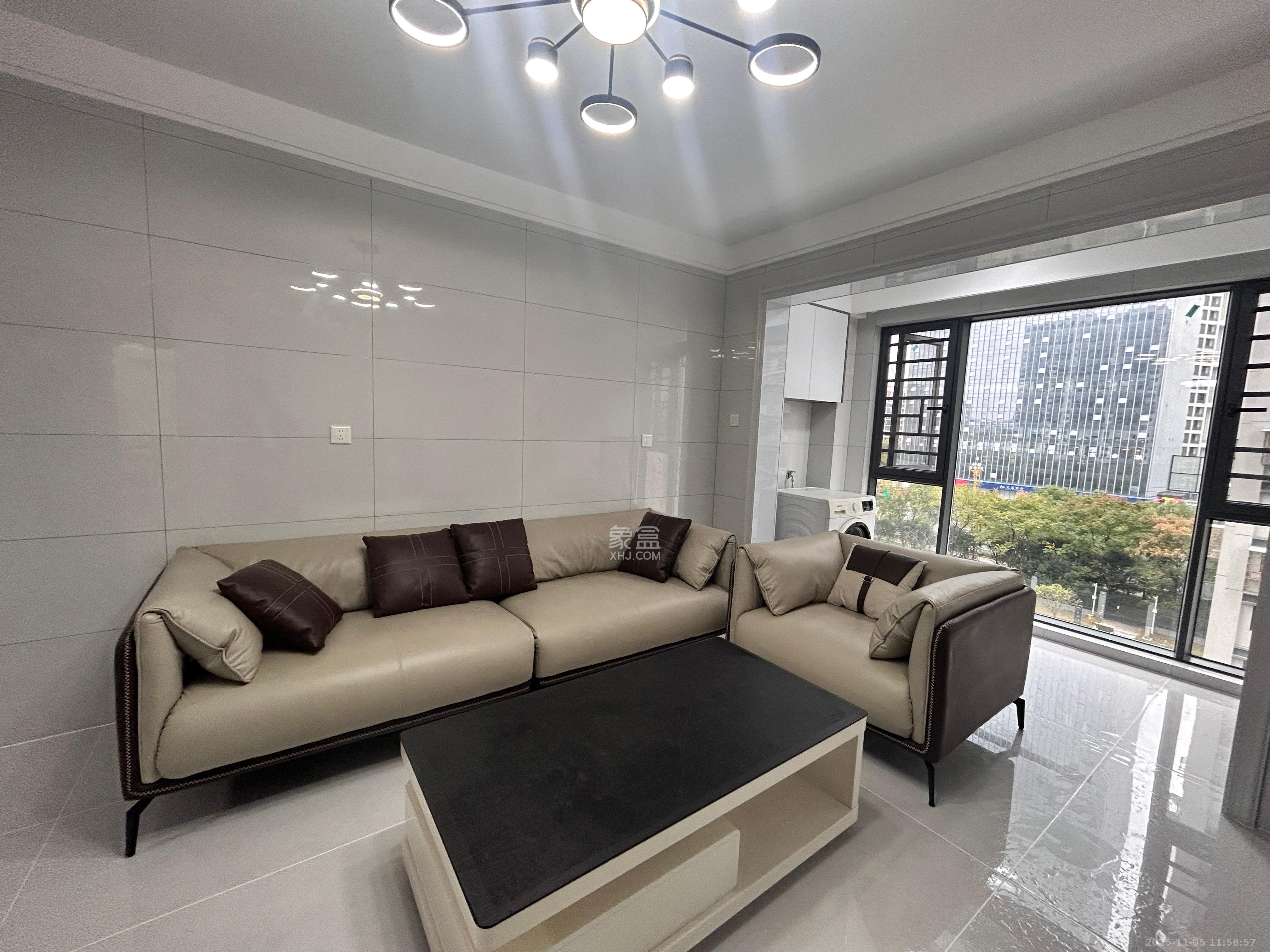 旭日嘉苑 2室2厅1卫 2600.0元/月 旭日嘉苑 2室2厅1卫 2600.0元/月室内图