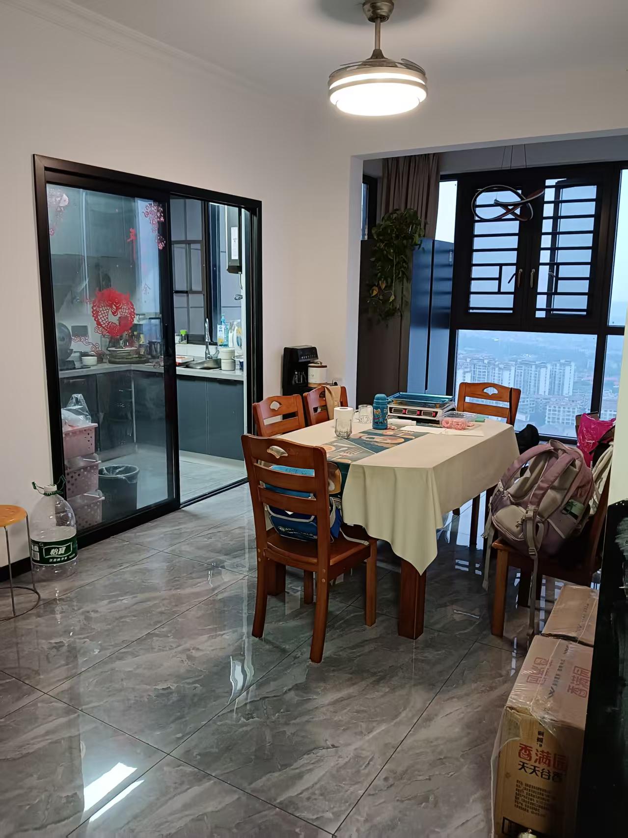 保利香槟国际  3室2厅2卫    2300.0元/月室内图