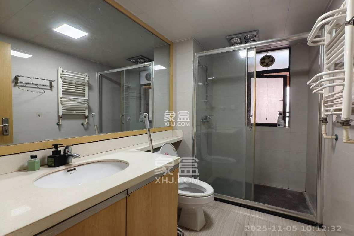 中海国际三期 3室2厅2卫 2100.0元/月 中海国际三期 3室2厅2卫 2100.0元/月室内图