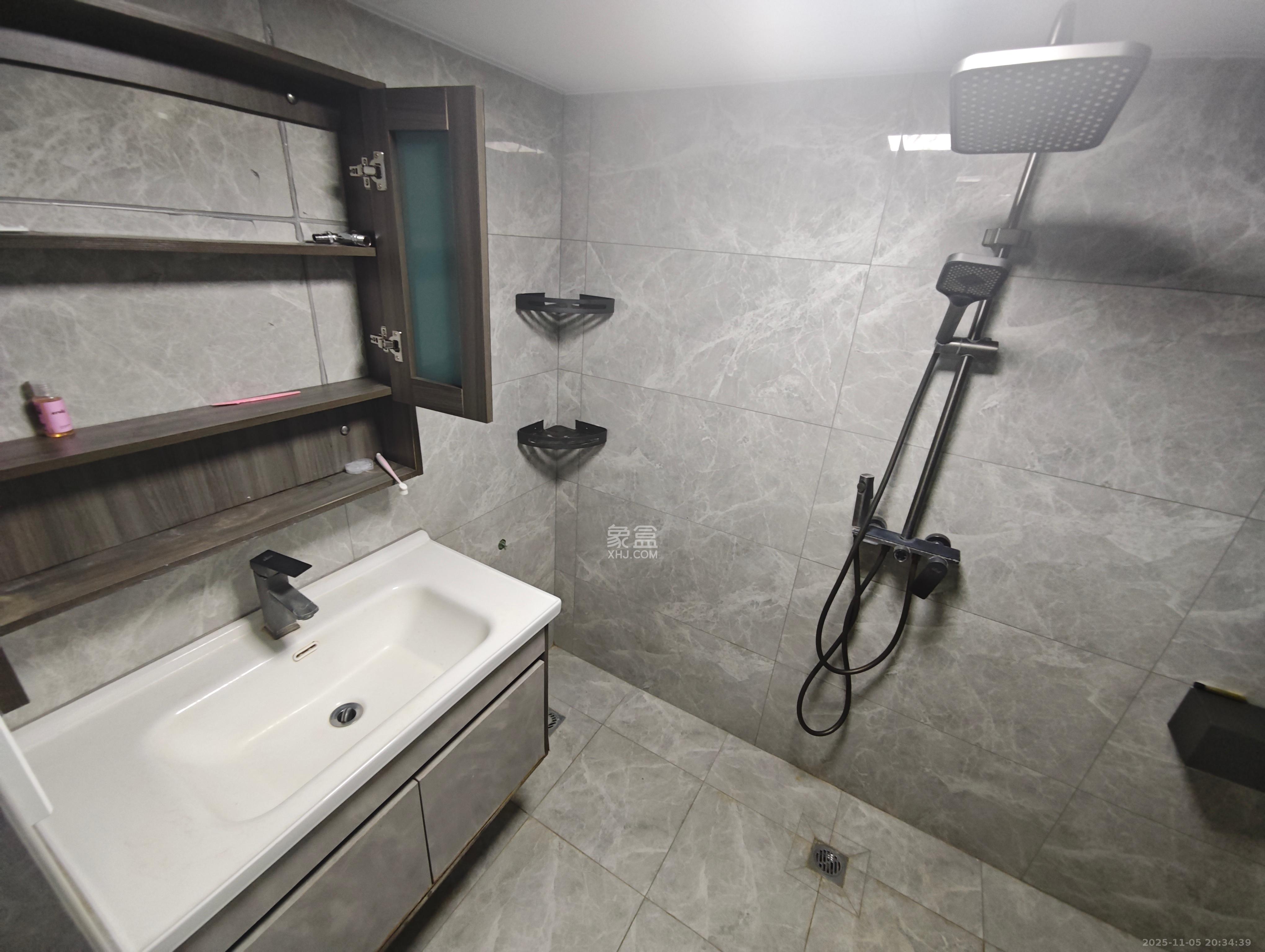 越秀悦湖台 1室0厅0卫 2700.0元/月 越秀悦湖台 1室0厅0卫 2700.0元/月室内图