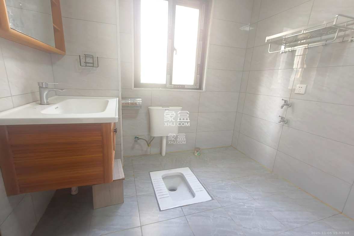 东方美地 4室2厅2卫 3200.0元/月 东方美地 4室2厅2卫 3200.0元/月室内图