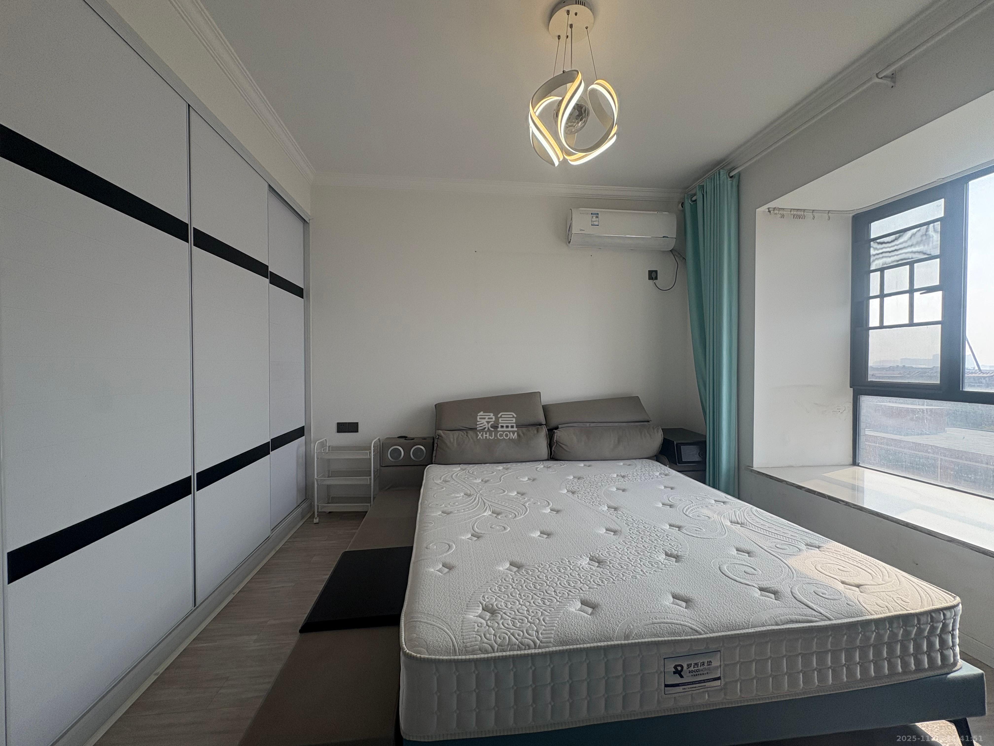 96301部队小区  4室2厅2卫    2800.0元/月室内图