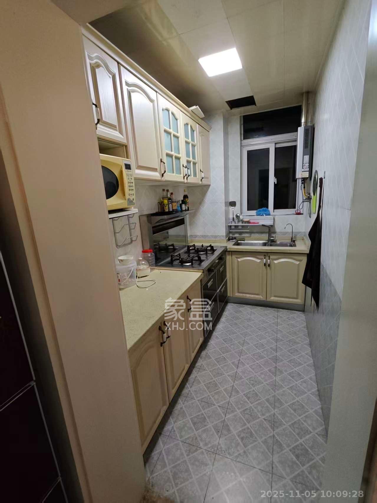 山水湾 1室2厅1卫 1500.0元/月 山水湾 1室2厅1卫 1500.0元/月室内图