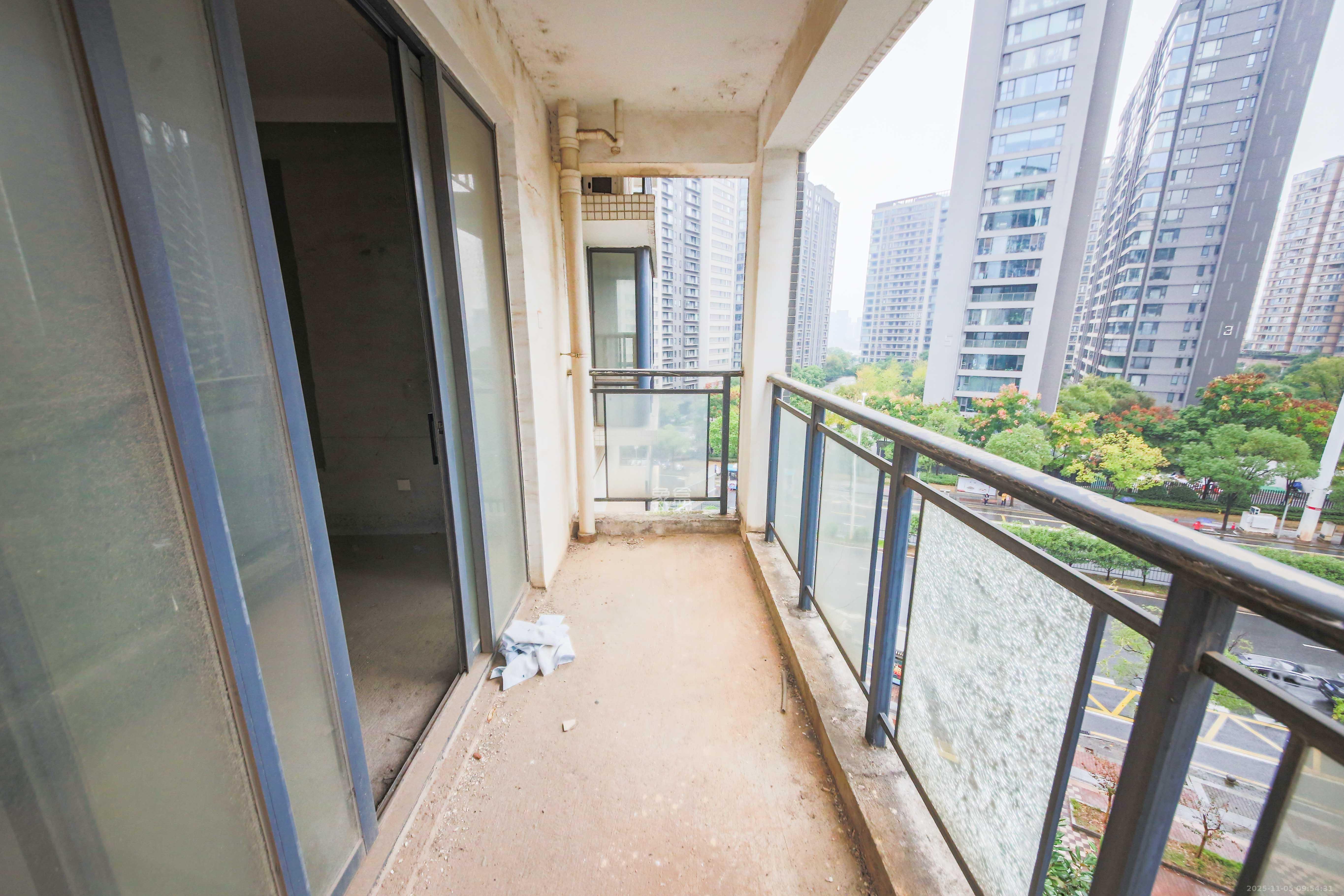 钱隆学府一、二期 3室2厅2卫 89.9万 钱隆学府一、二期 3室2厅2卫 89.9万阳台