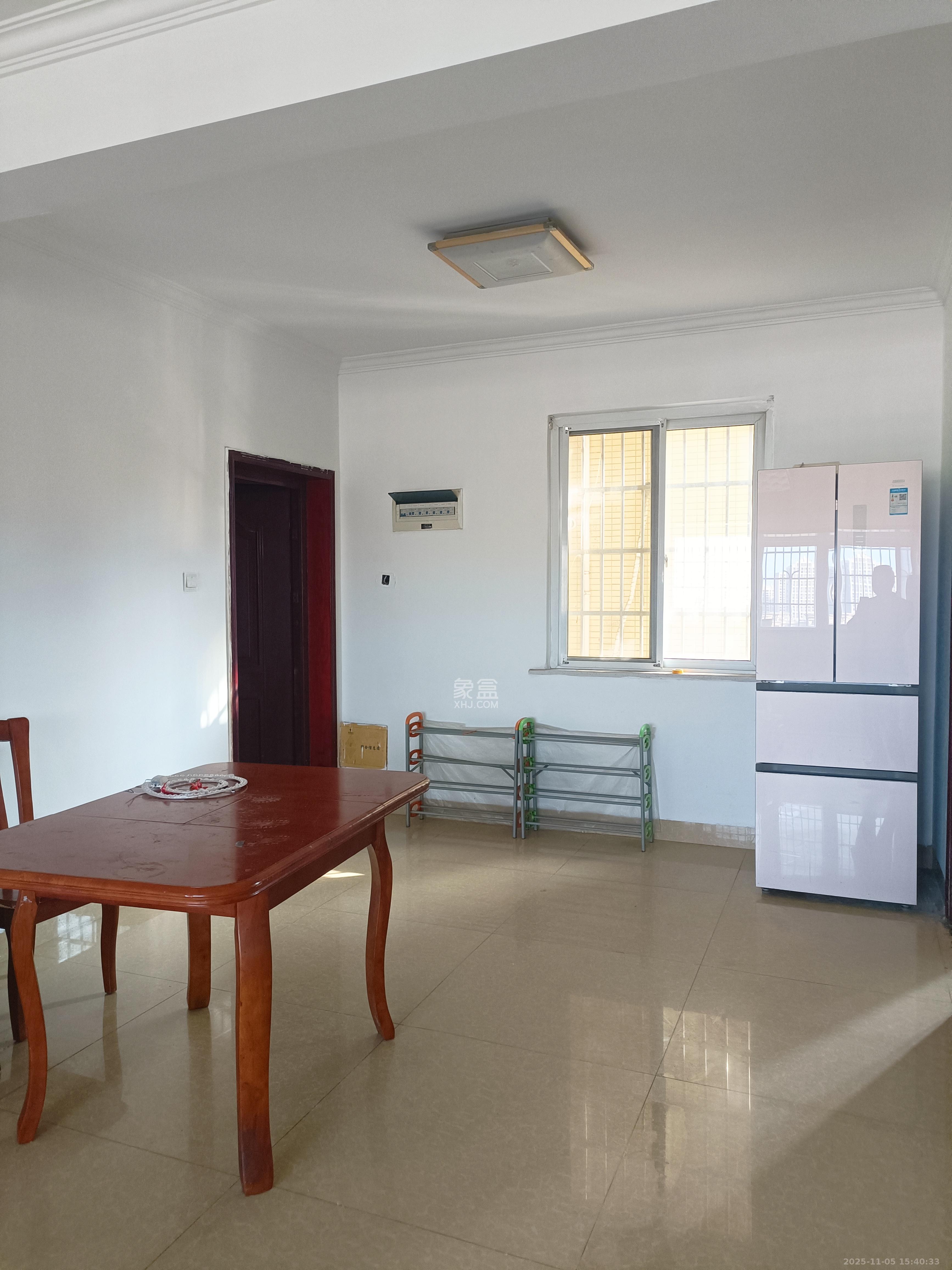 星城新宇黎锦苑  3室2厅2卫    2100.0元/月室内图