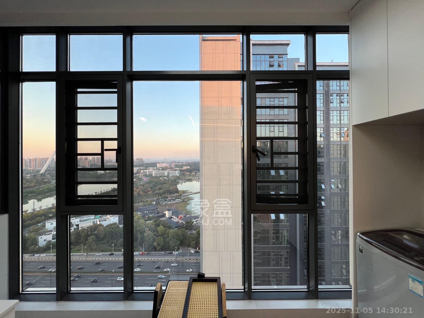 绿地V岛  4室2厅2卫    6000.0元/月室内图