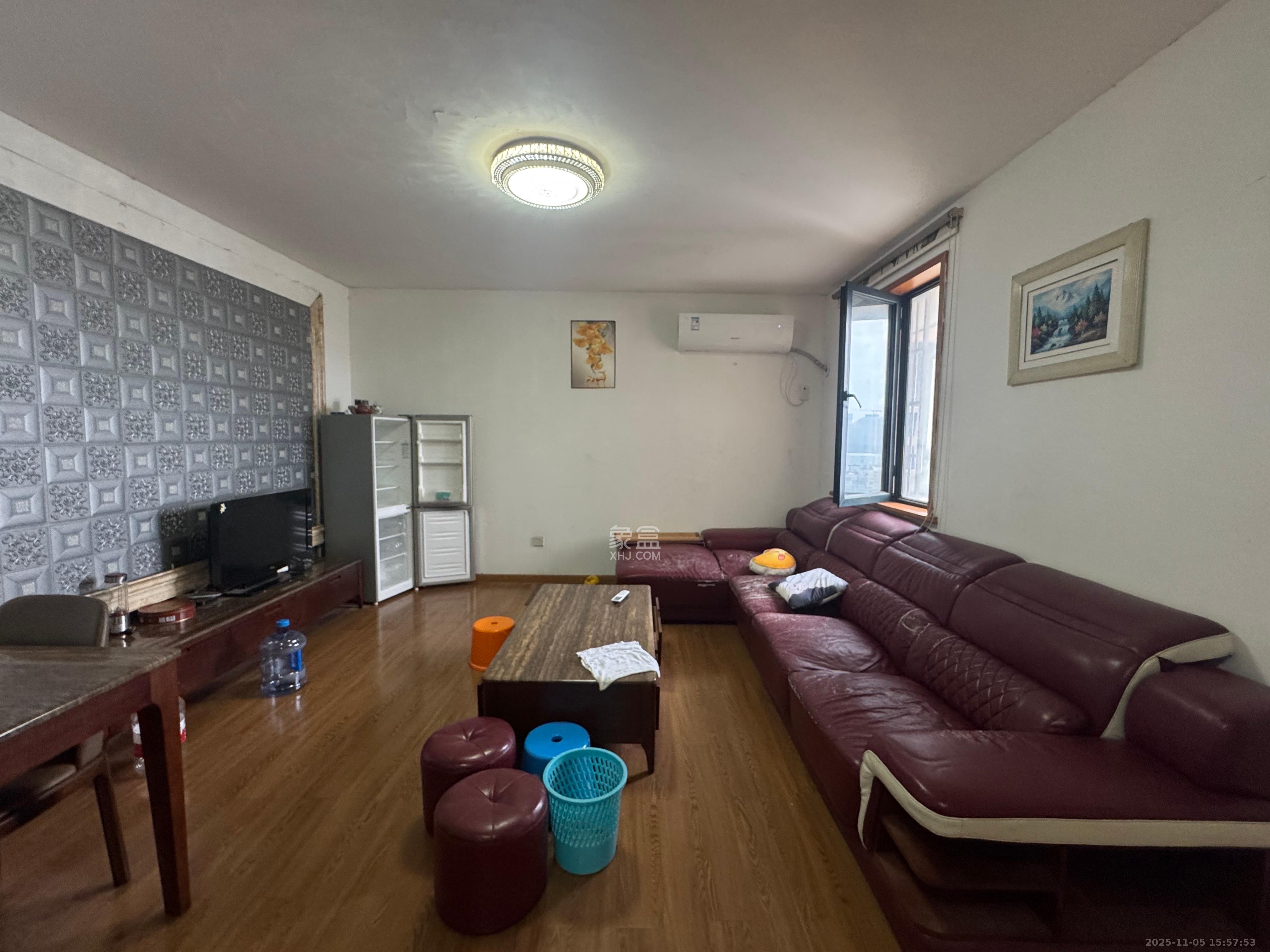 南国新城  1室1厅1卫    2000.0元/月室内图1