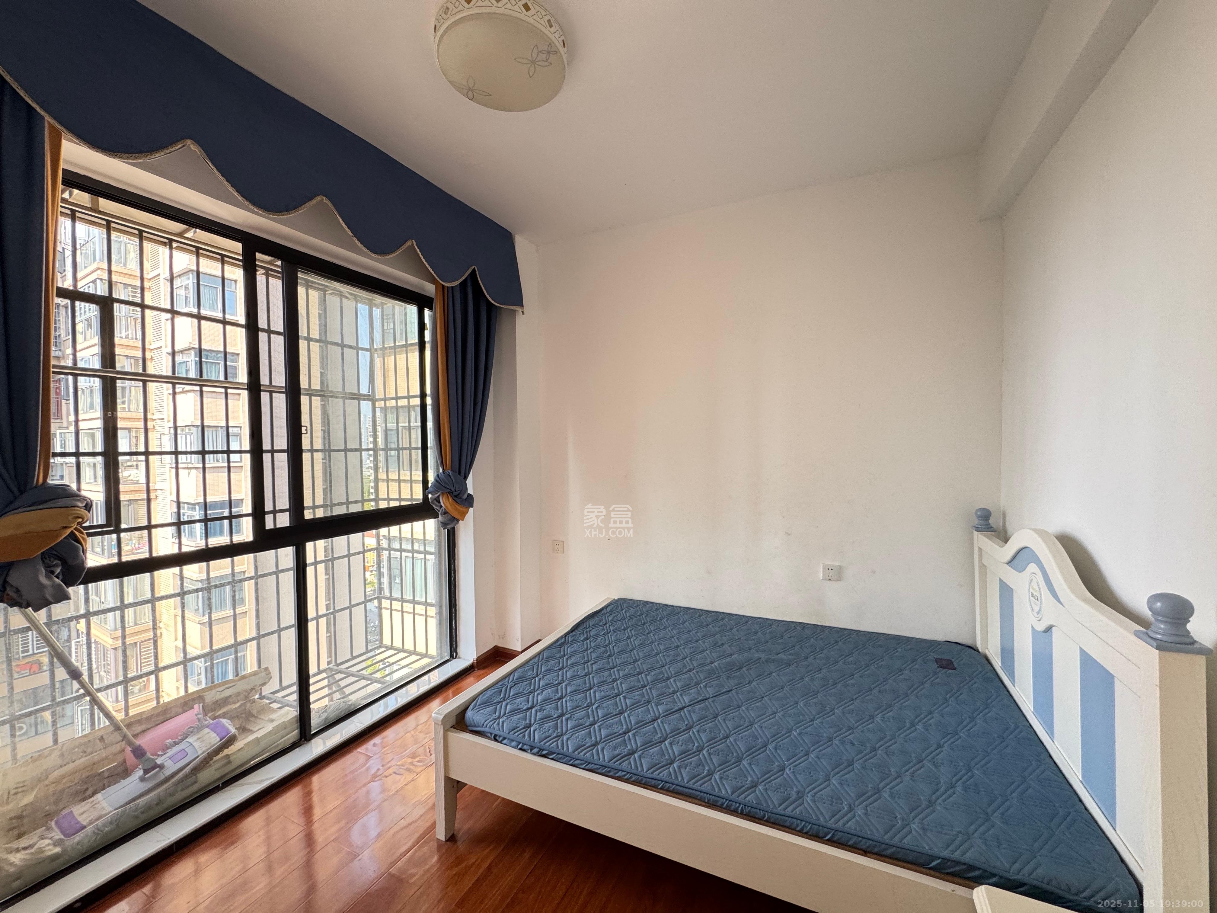 辉煌国际城二期  3室1厅1卫    2500.0元/月室内图