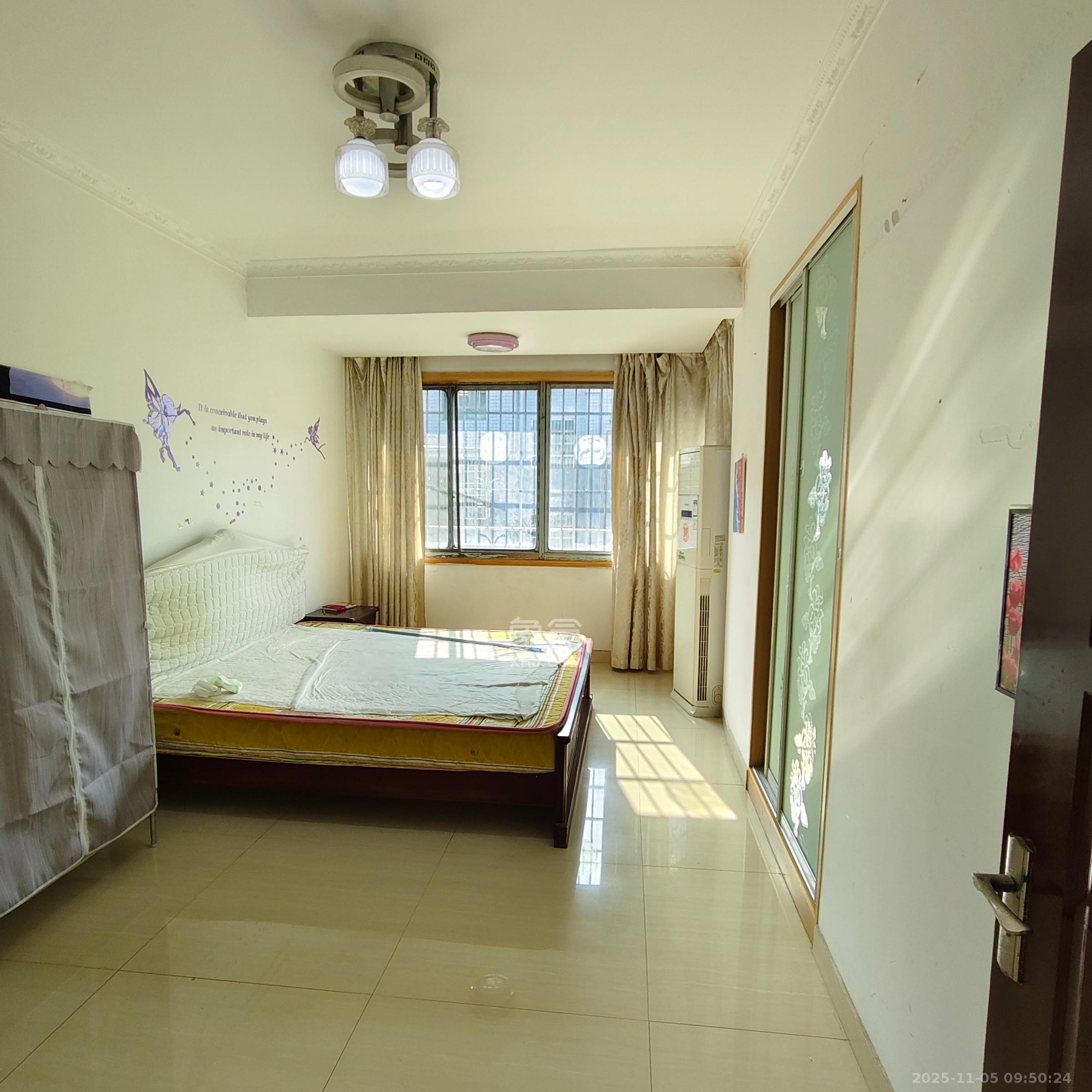 兴联母山小区  3室2厅2卫    1500.0元/月室内图