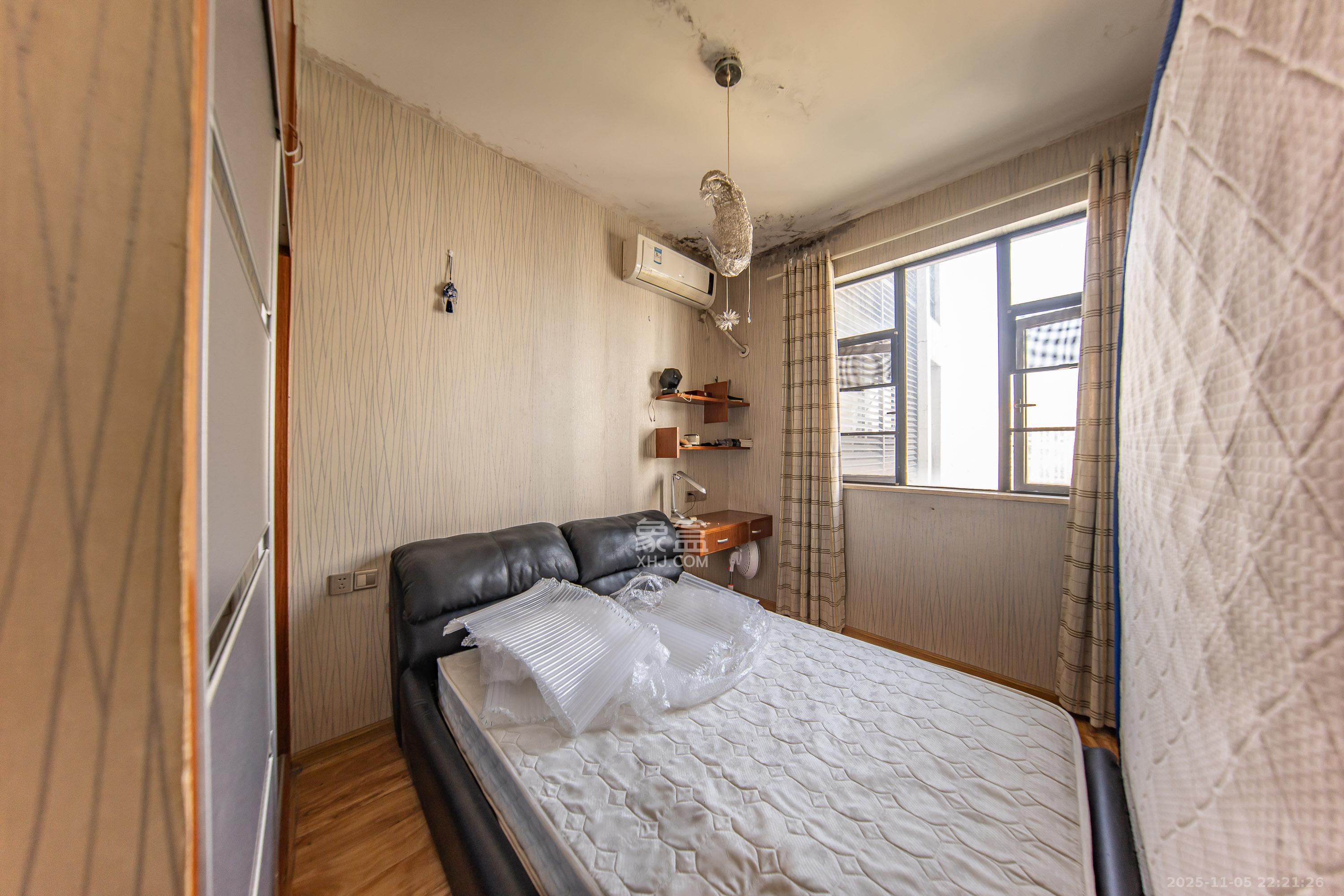 阳光100三期  1室1厅1卫    55.0万卧室