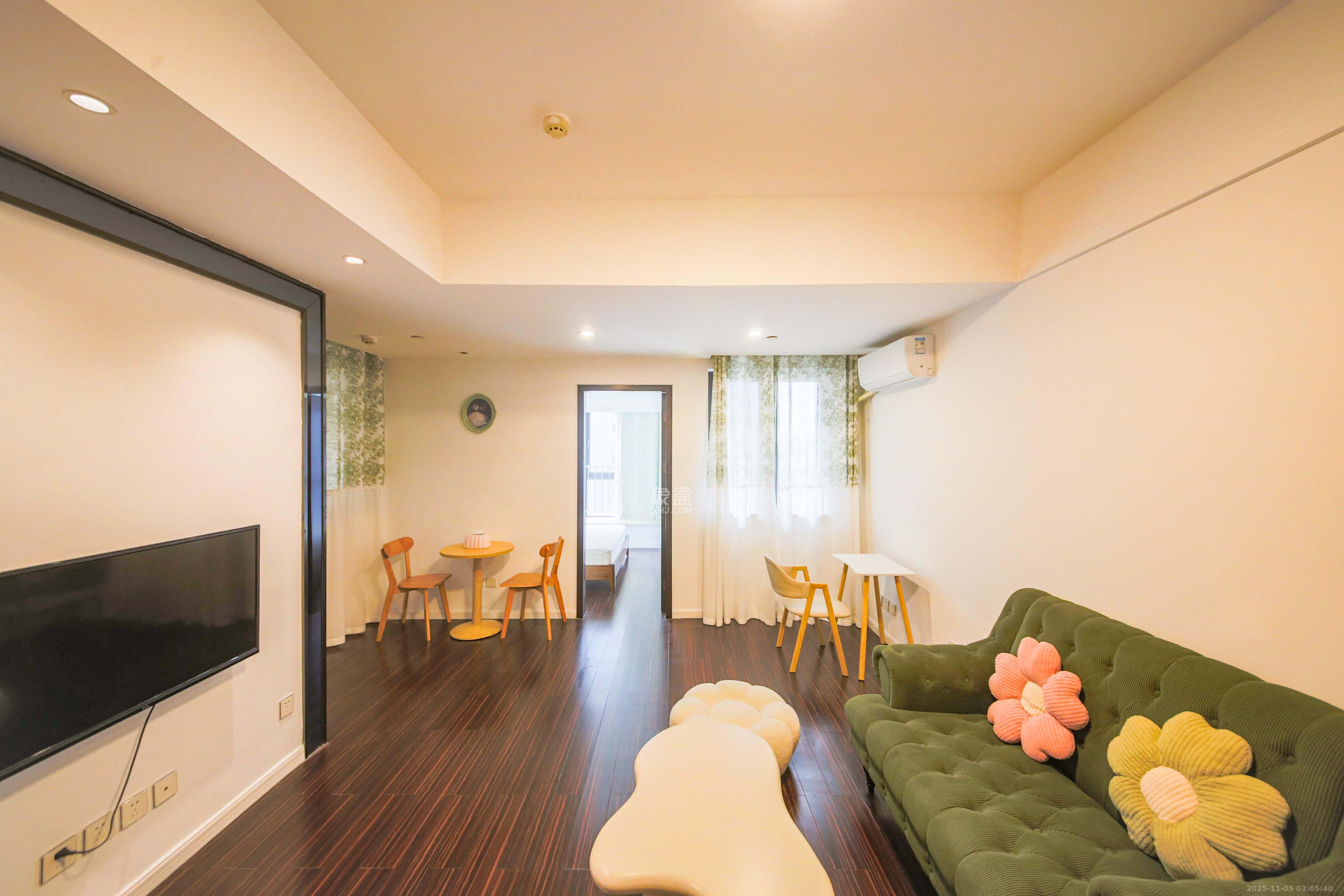 德思勤城市广场（宝格丽公寓）  1室1厅1卫    47.0万客厅