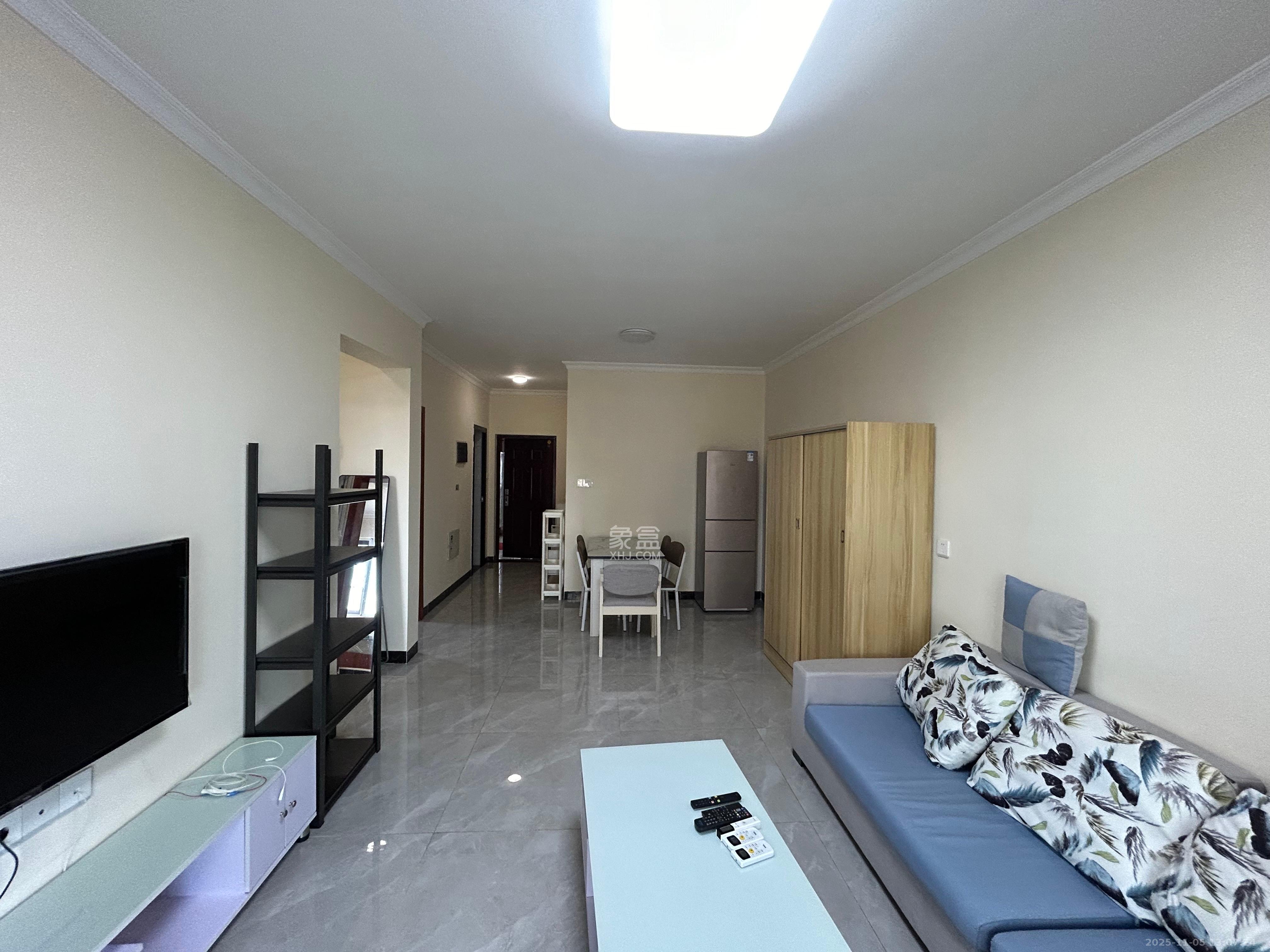 保利香槟国际  1室1厅1卫    2000.0元/月