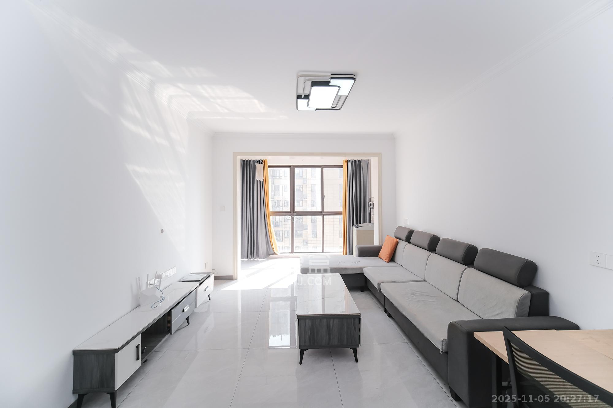 保利香槟国际 3室2厅1卫 86.0万 保利香槟国际 3室2厅1卫 86.0万客厅