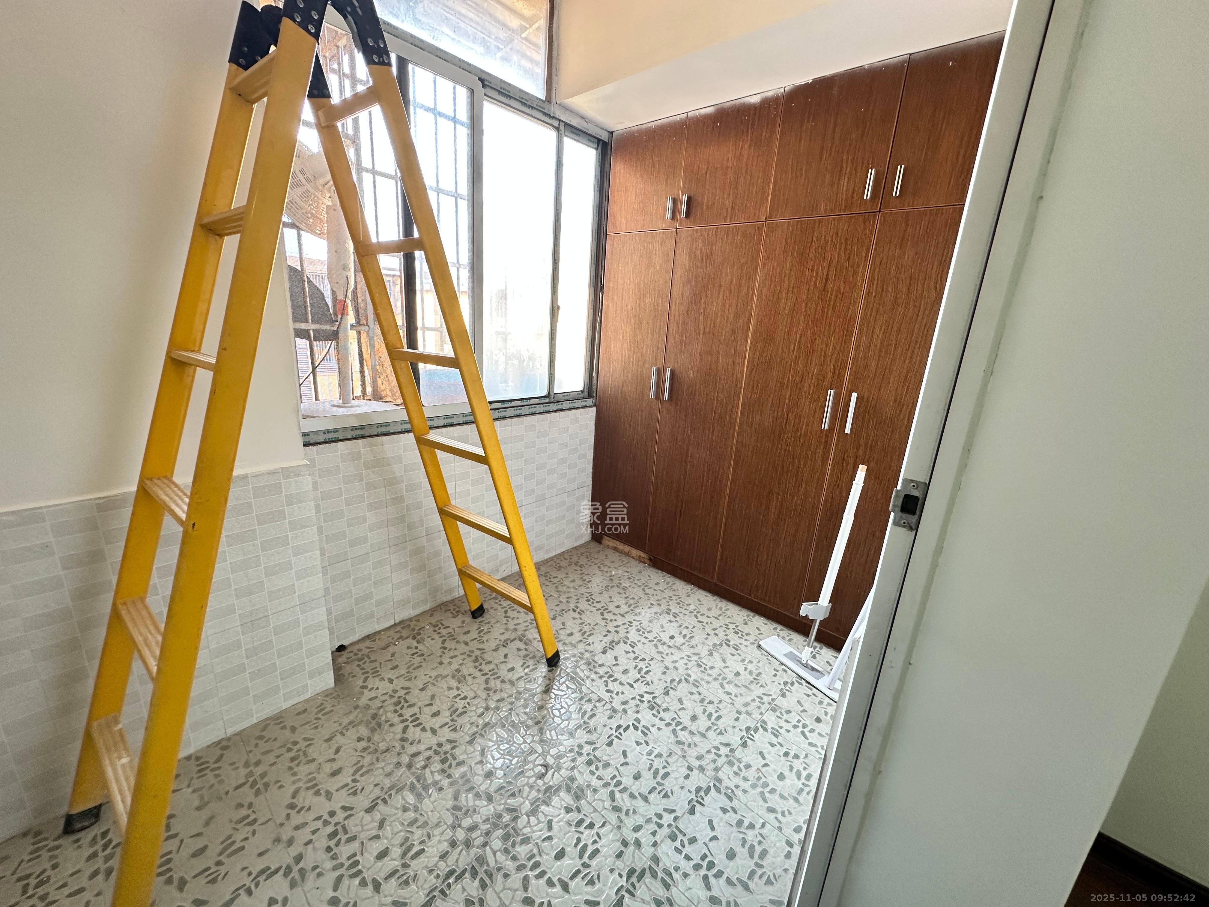 群芳园  3室1厅1卫    1700.0元/月室内图