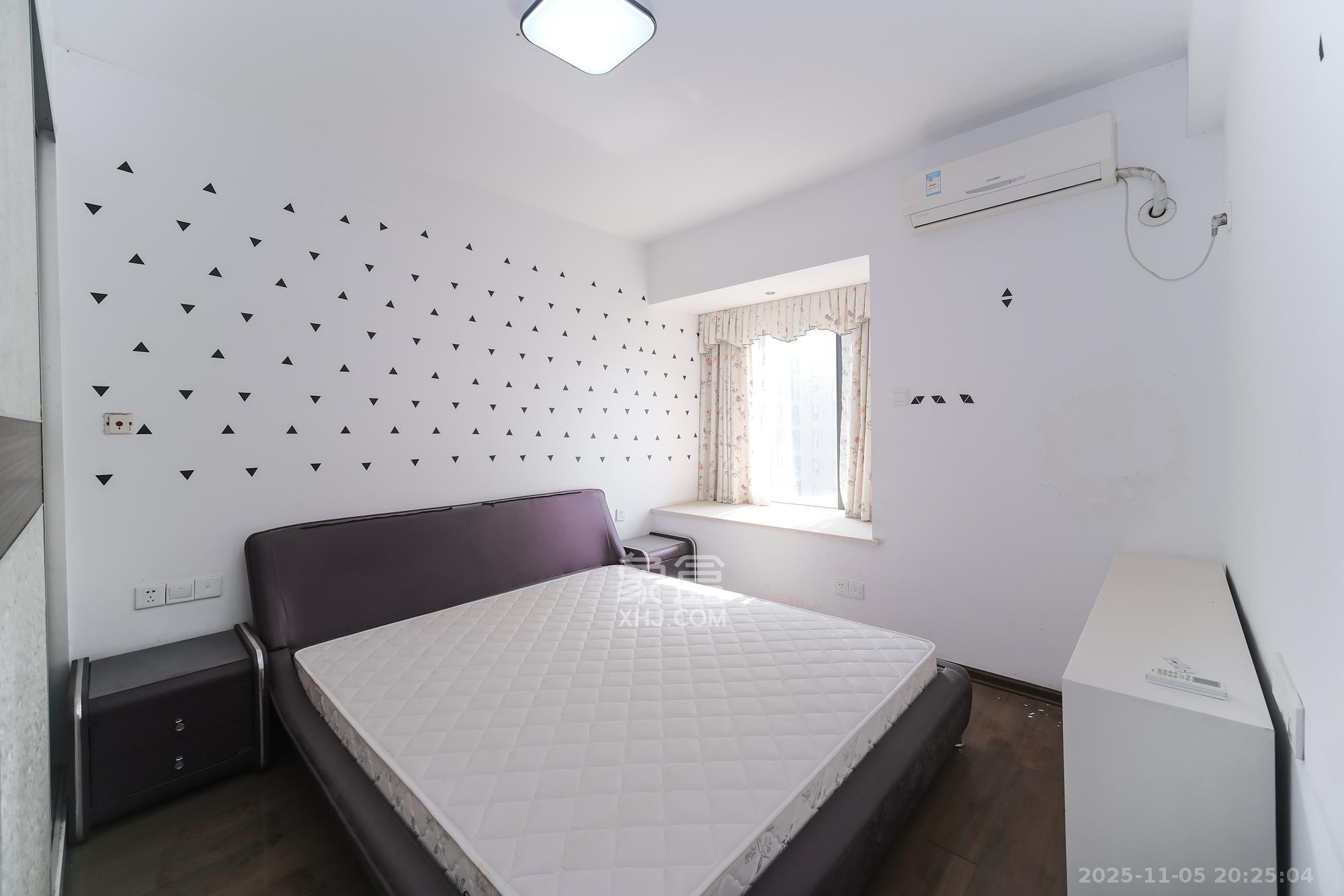 三一街区  3室2厅1卫    56.8万卧室