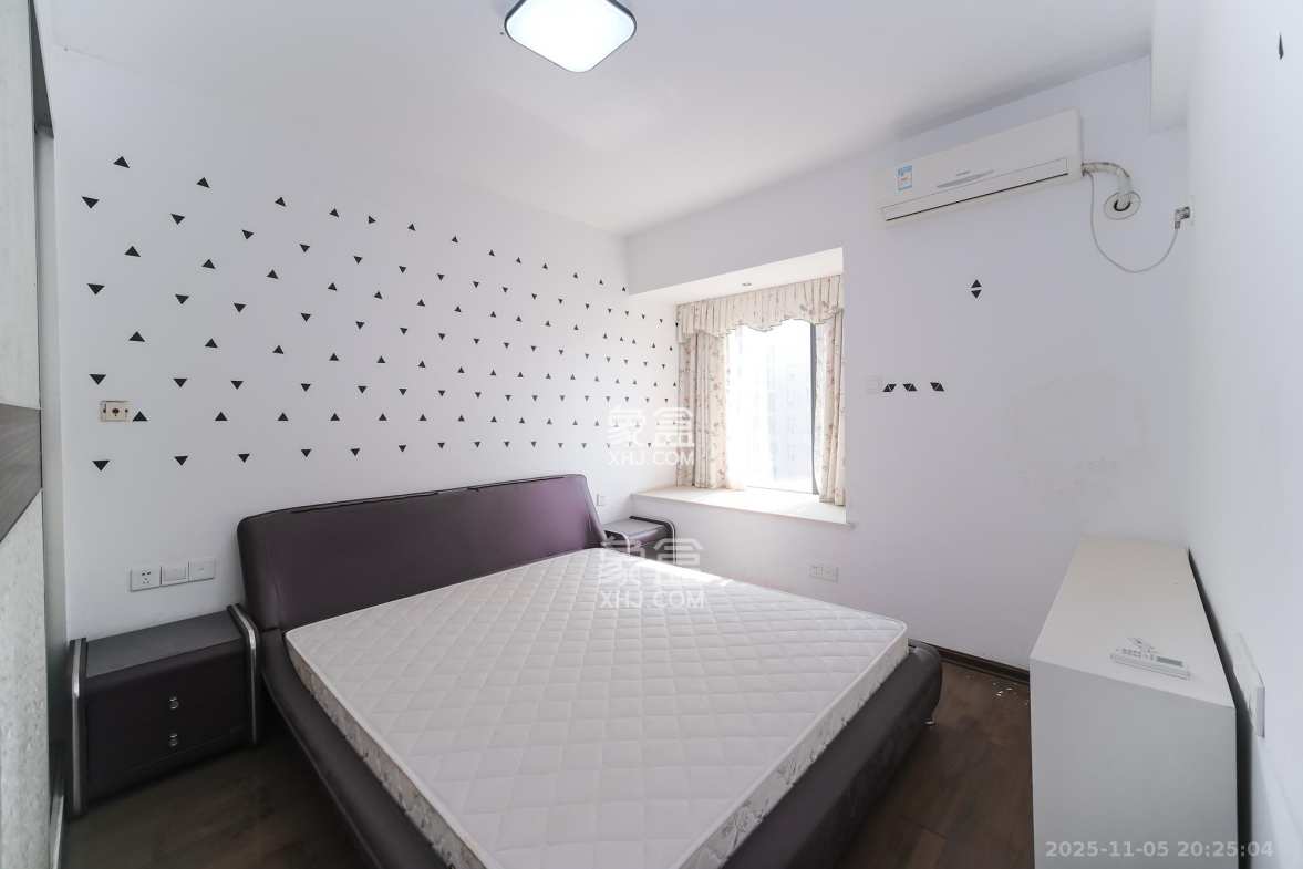 三一街区 3室2厅1卫 56.8万 三一街区 3室2厅1卫 56.8万卧室