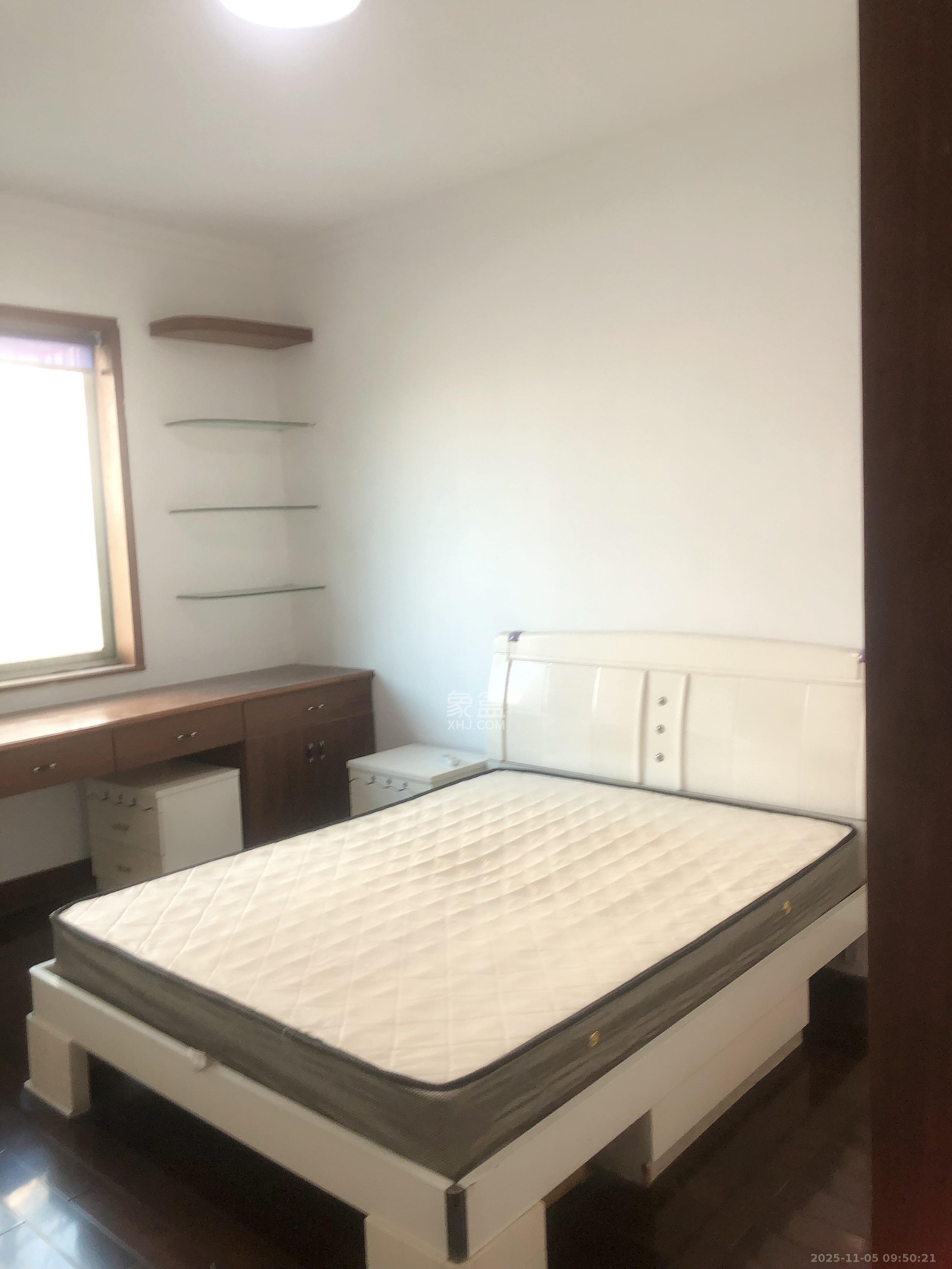 石岭小区A区 1室1厅1卫 1500.0元/月 石岭小区A区 1室1厅1卫 1500.0元/月室内图