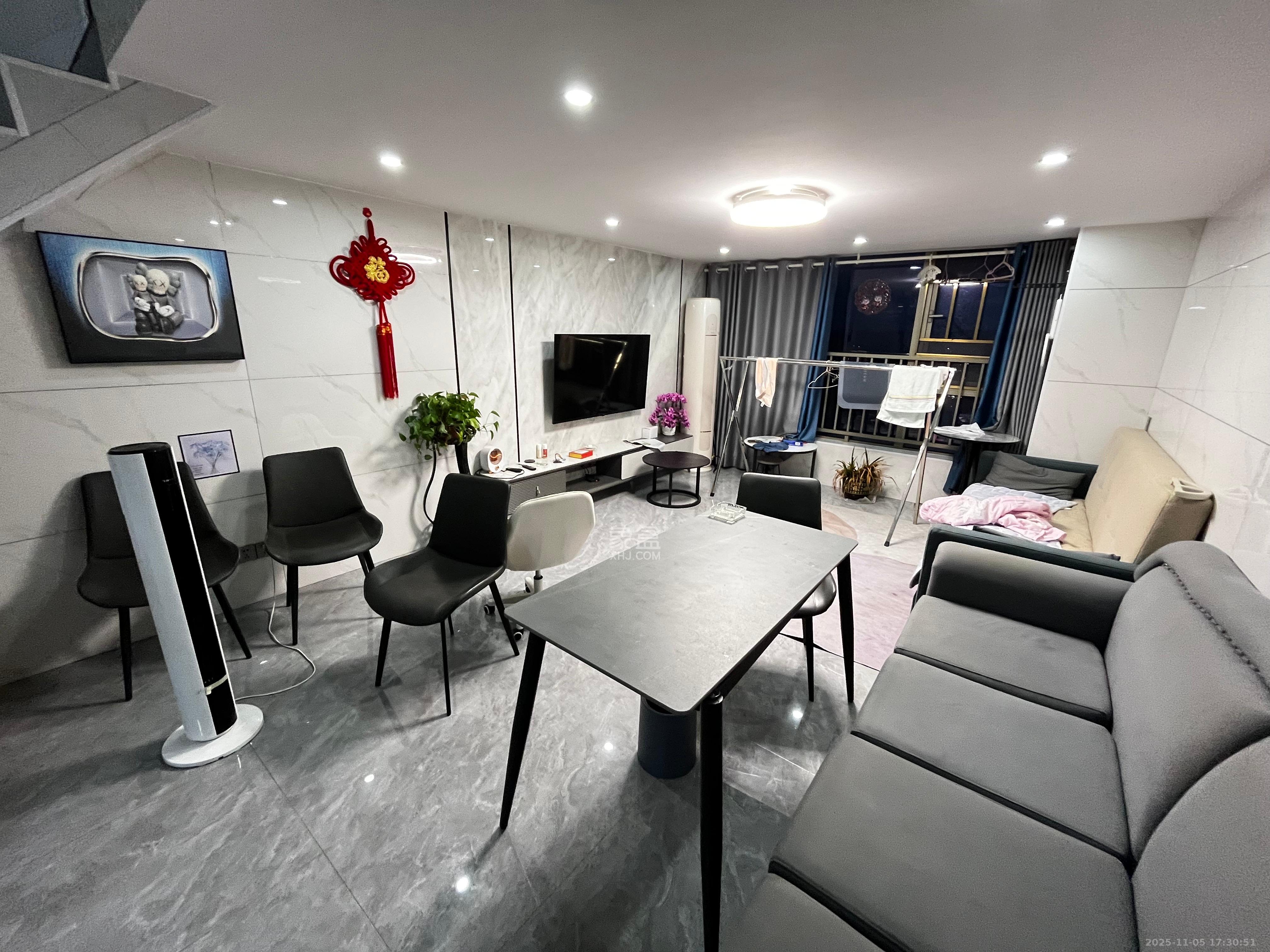 梅溪湖金茂湾  2室2厅3卫    2000.0元/月室内图