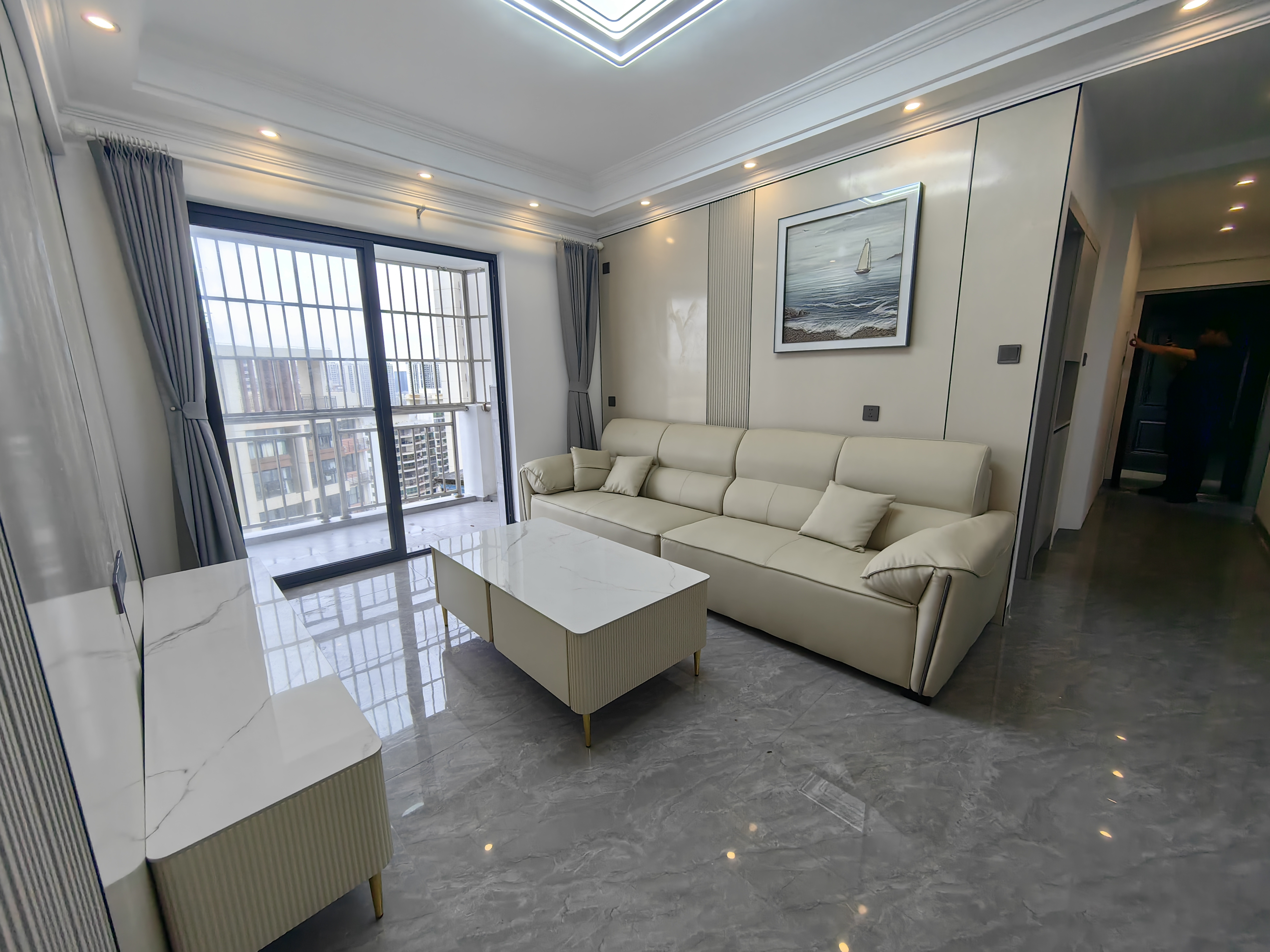 皇家花园 5室2厅2卫 123.0万 皇家花园 5室2厅2卫 123.0万客厅