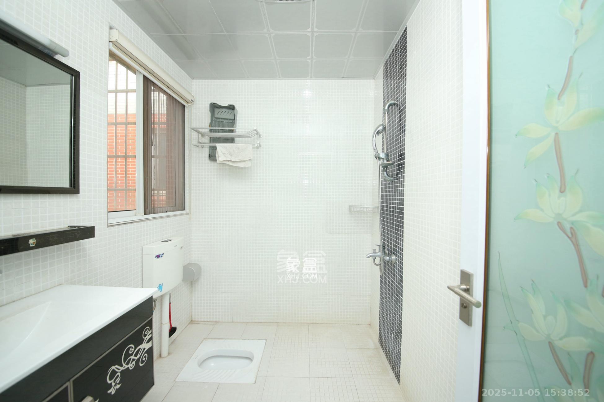 君临青园花都 3室2厅2卫 2700.0元/月 君临青园花都 3室2厅2卫 2700.0元/月室内图